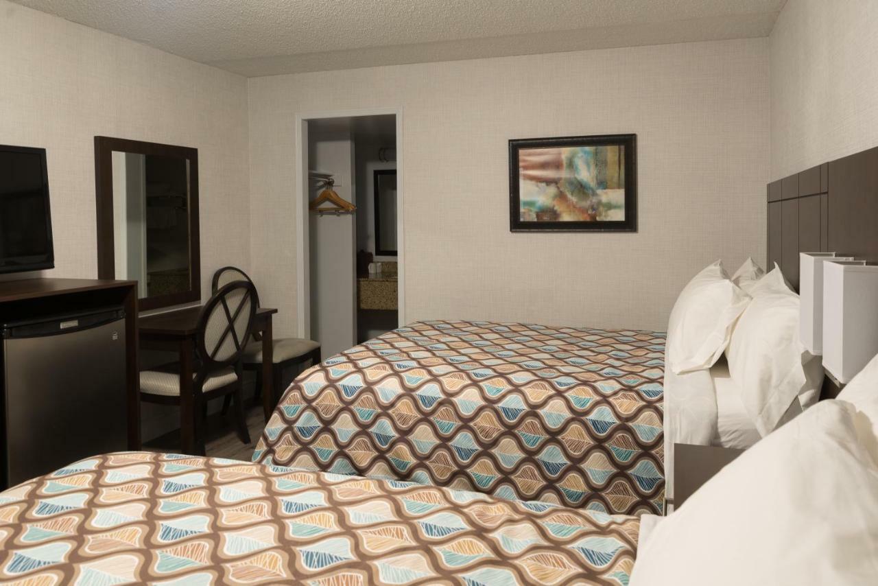 Deluxe Hotel