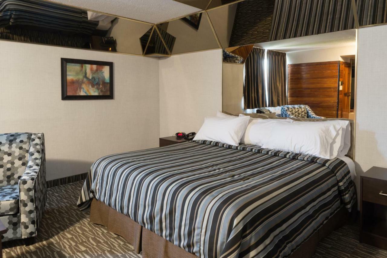Hotel Deluxe