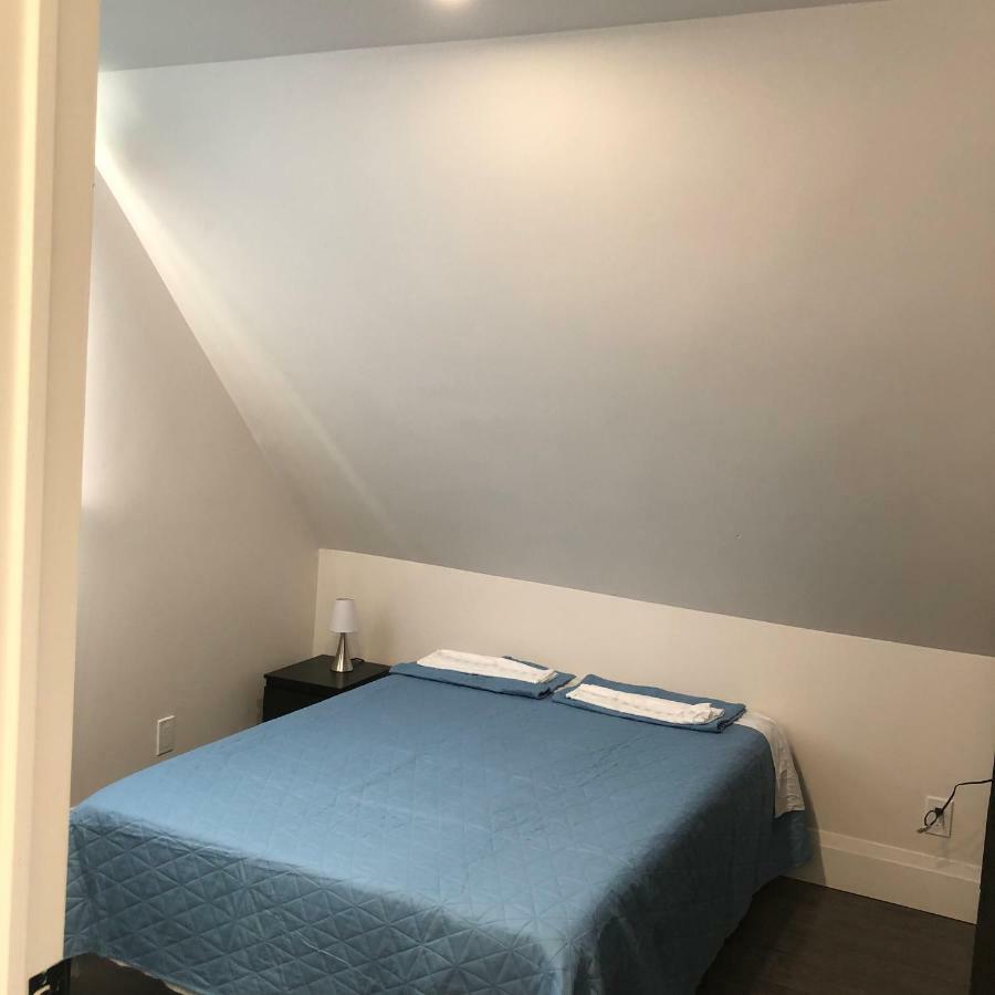 Arya's * Toronto