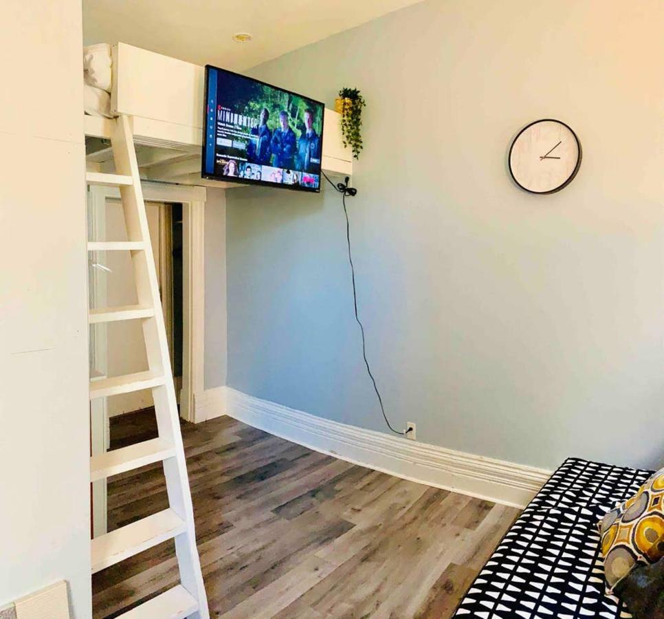 Apartment Designer Loft Apartment- Parkdale Mansion *