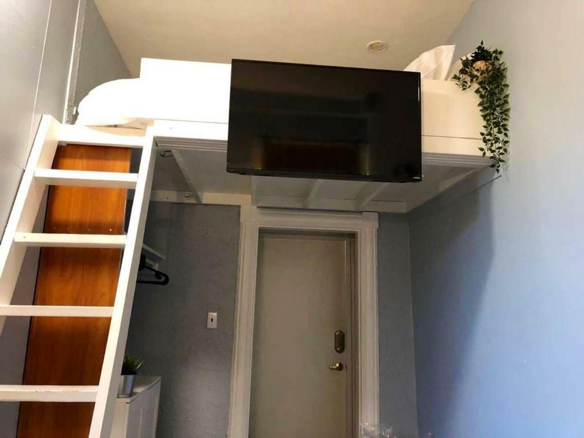 Designer Loft Apartment- Parkdale Mansion * Toronto