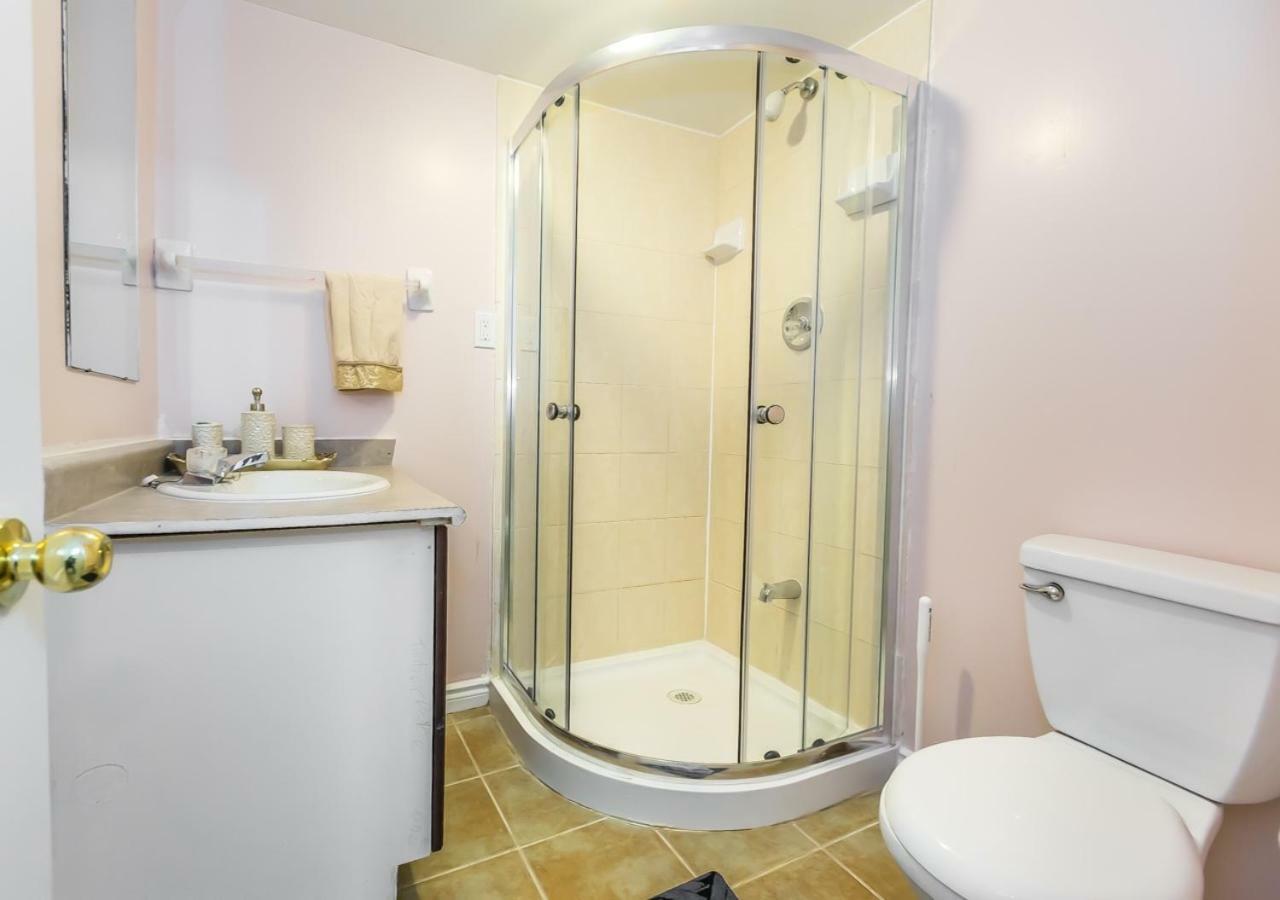 Affordable Guest At York U Guest house *