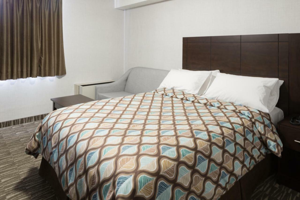 Deluxe Hotel