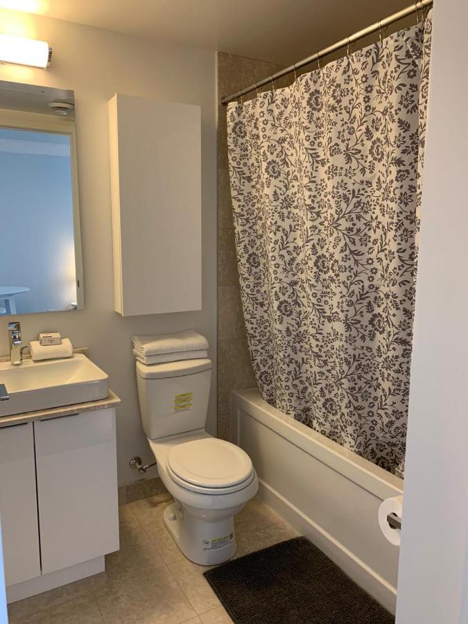 Lavish - New One Bedroom - Cn Tower Apartment *