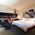 Le Germain Hotel Maple Leaf Square