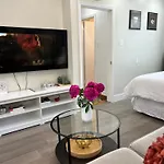 Modern Lux Family Rooms - Kingbed - Near Sheppard W Station Toronto