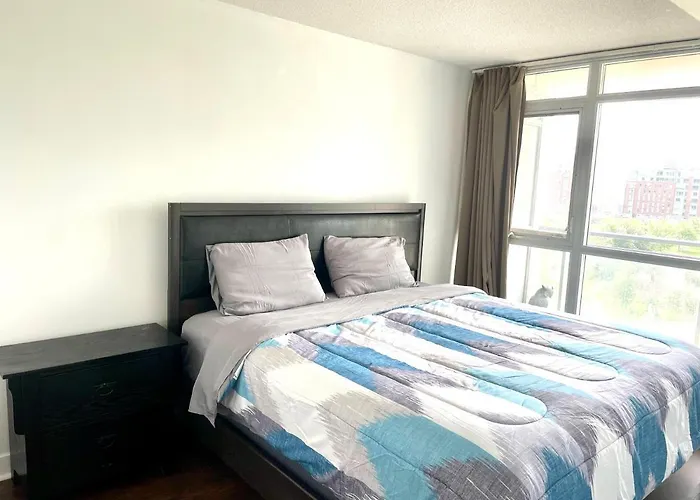 Three Br Condo Step To Cn Tower Rogers Center With Free Parking