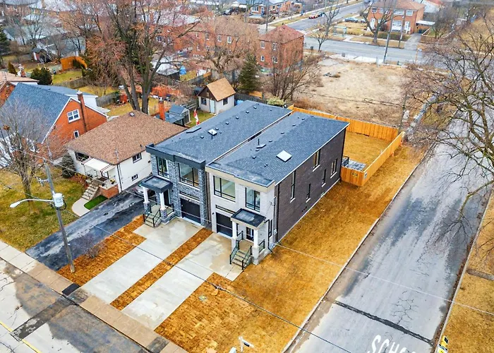 Luxury Duplex House In Scarborough