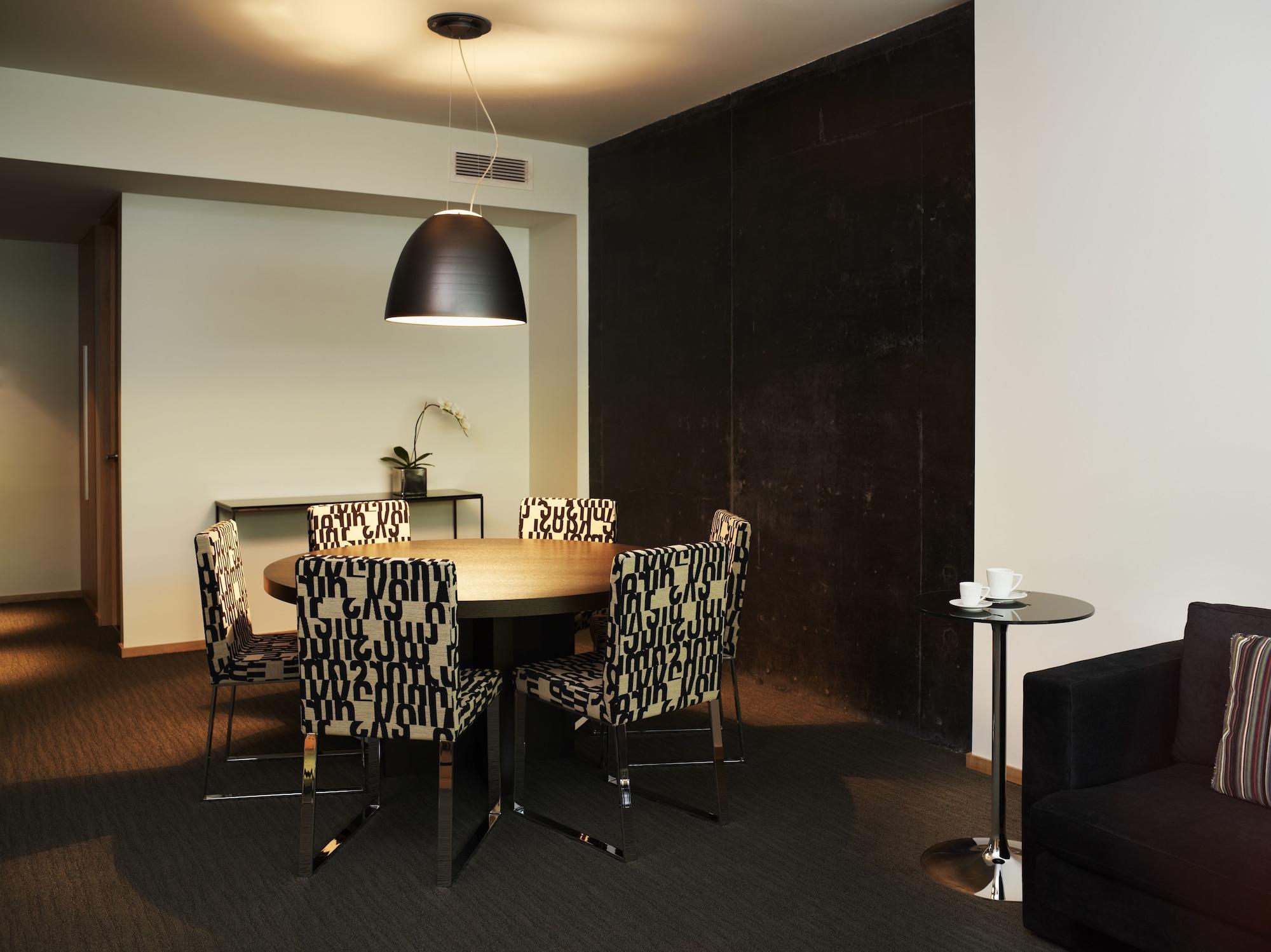 Le Germain Maple Leaf Square Hotel