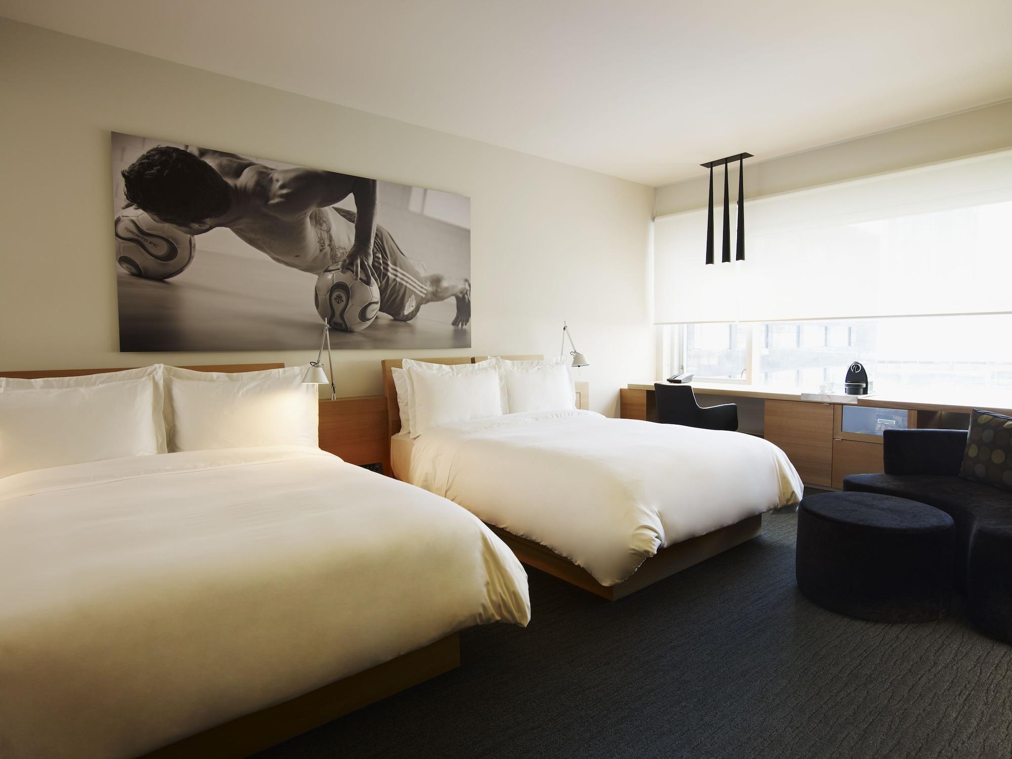 Le Germain Maple Leaf Square Hotel 4*