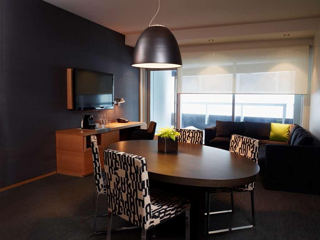 Le Germain Maple Leaf Square Hotel