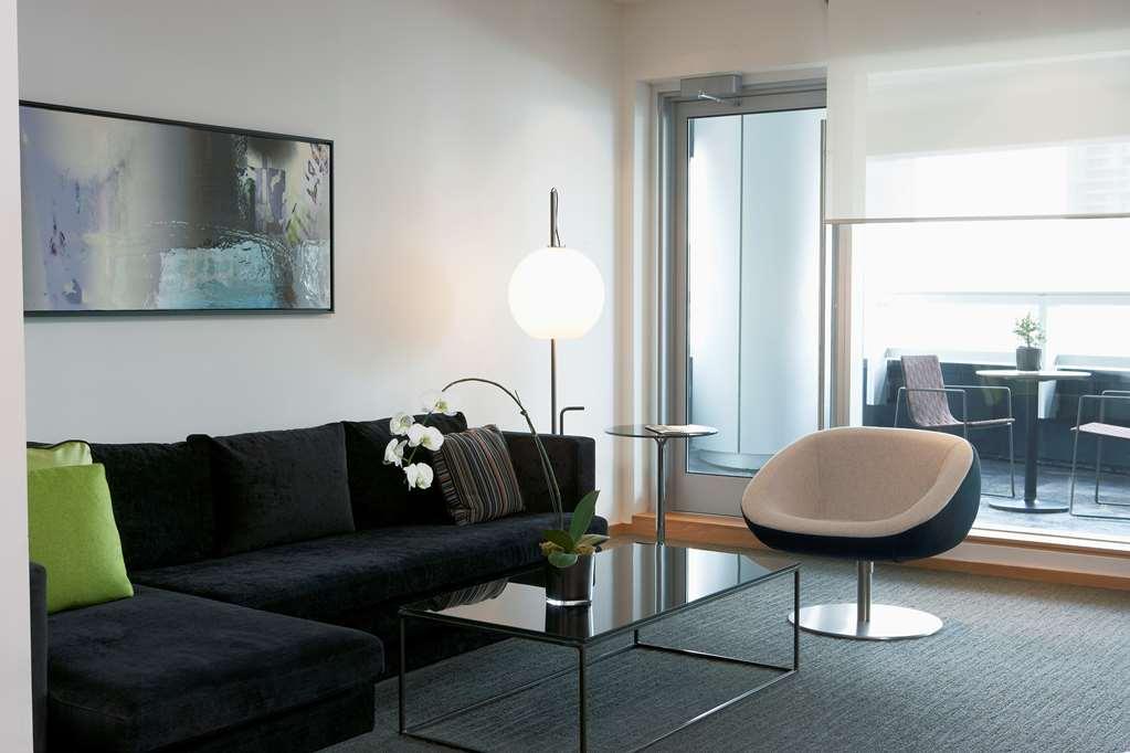 Le Germain Maple Leaf Square Hotel