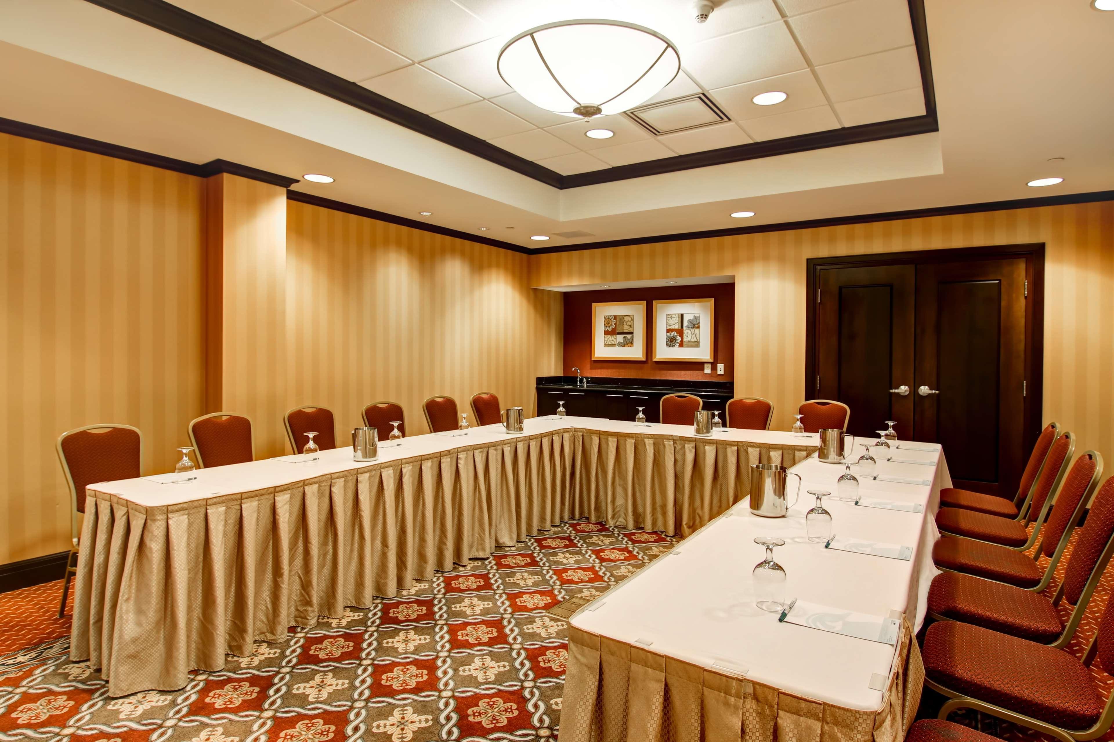 Hotel Hampton By Hilton Airport Corporate Centre