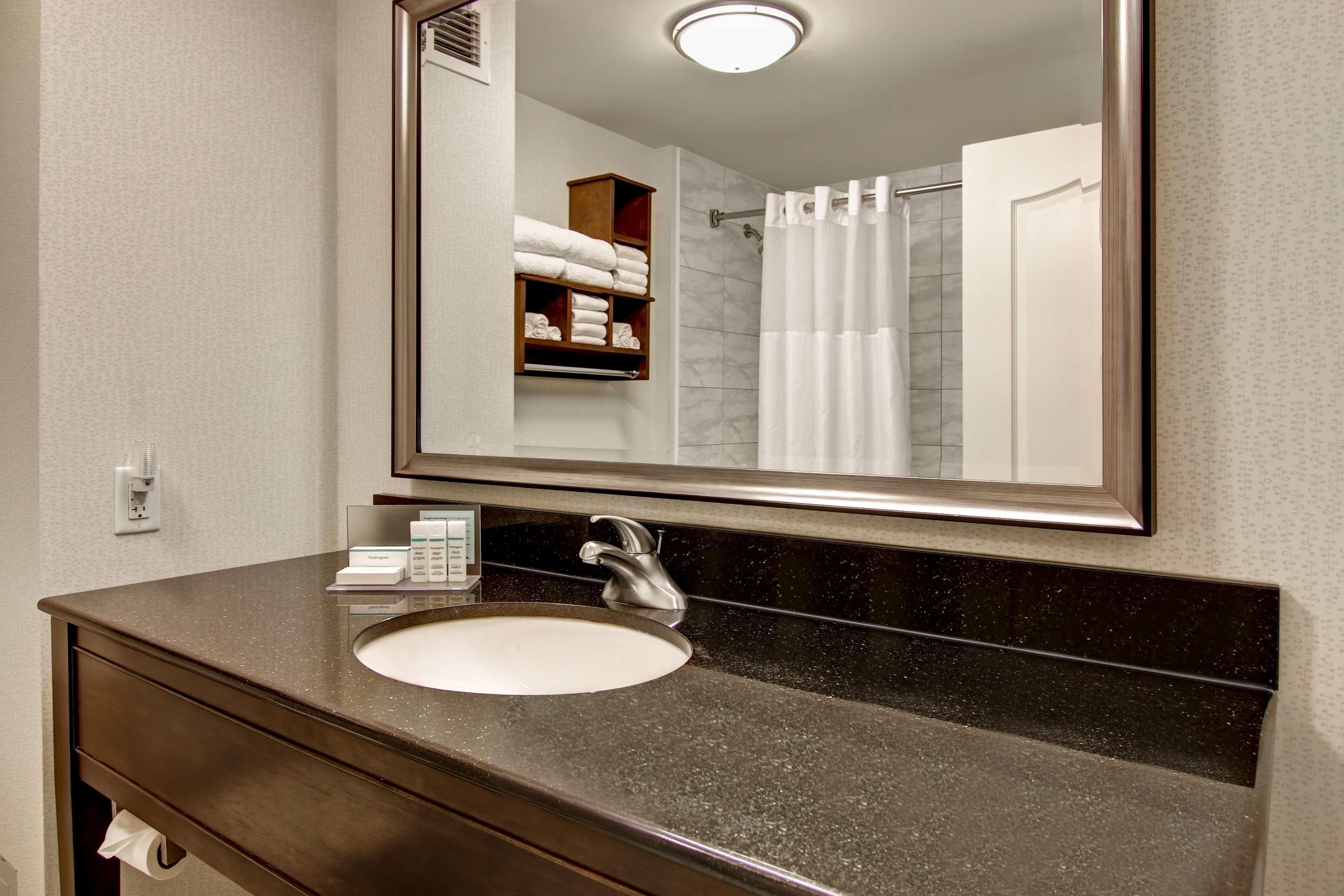 Hotel Hampton By Hilton Airport Corporate Centre