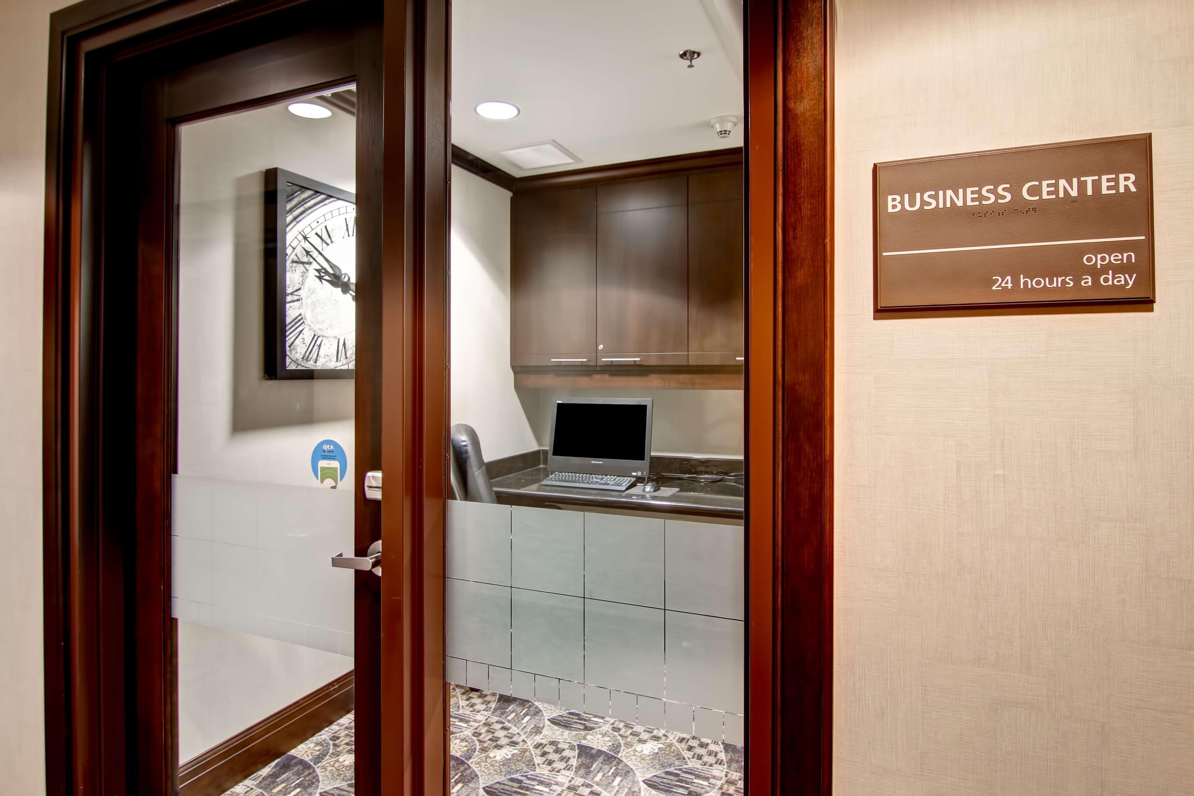 Hotel Hampton By Hilton Airport Corporate Centre