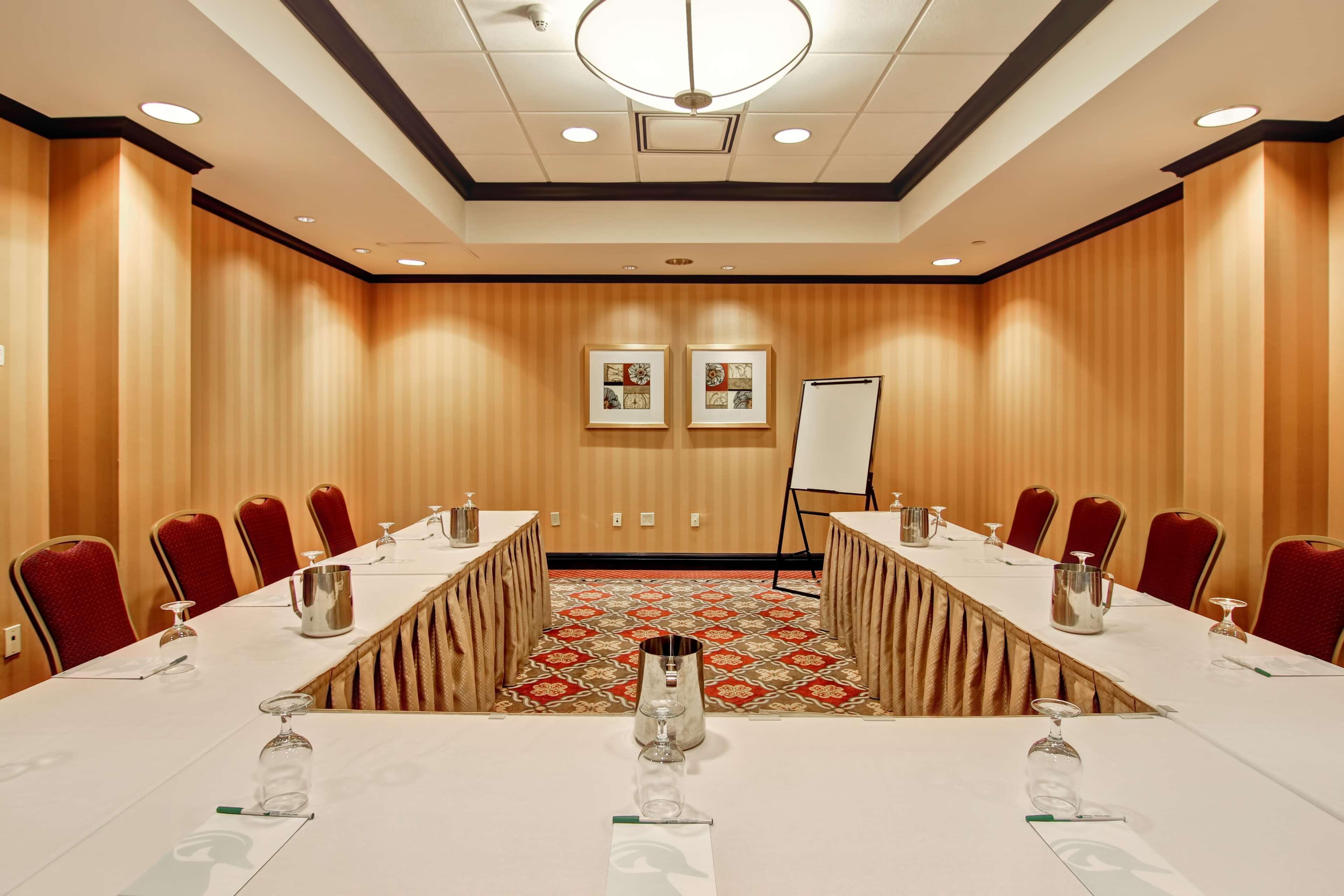 Hampton By Hilton Airport Corporate Centre Hotel 3*