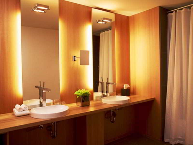 Le Germain Maple Leaf Square Hotel Toronto
