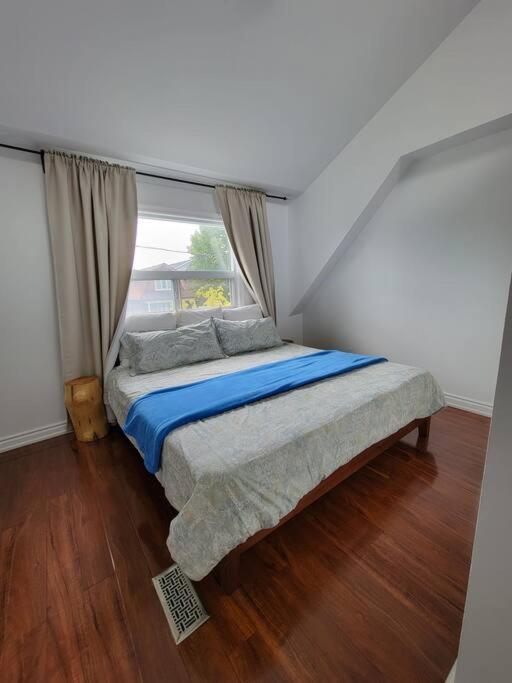 Holiday home Cheerful 3bdm With Free Parking On Premises Toronto