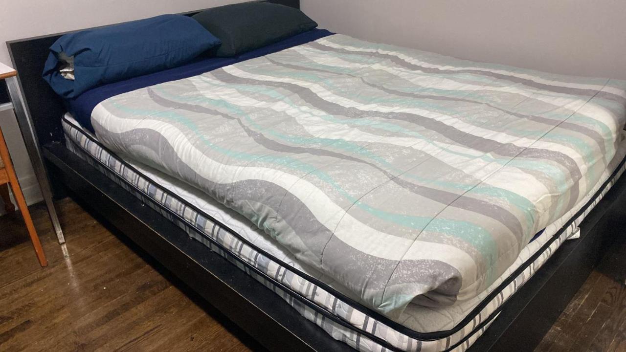 Private 5 Min Finch West Subway - York Guest house