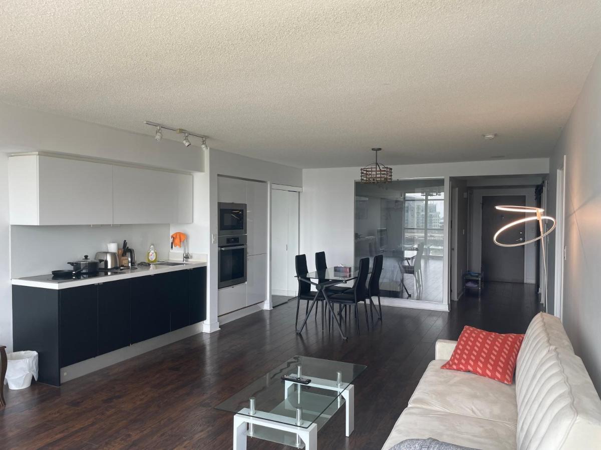 Hotel Three Br Step To Cn Tower Rogers Center With Free Parking Toronto
