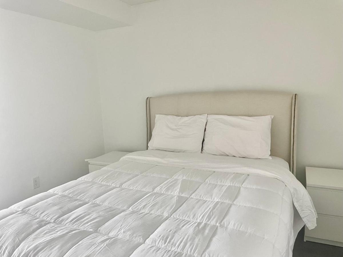 Three Br Step To Cn Tower Rogers Center With Free Parking Hotel Toronto