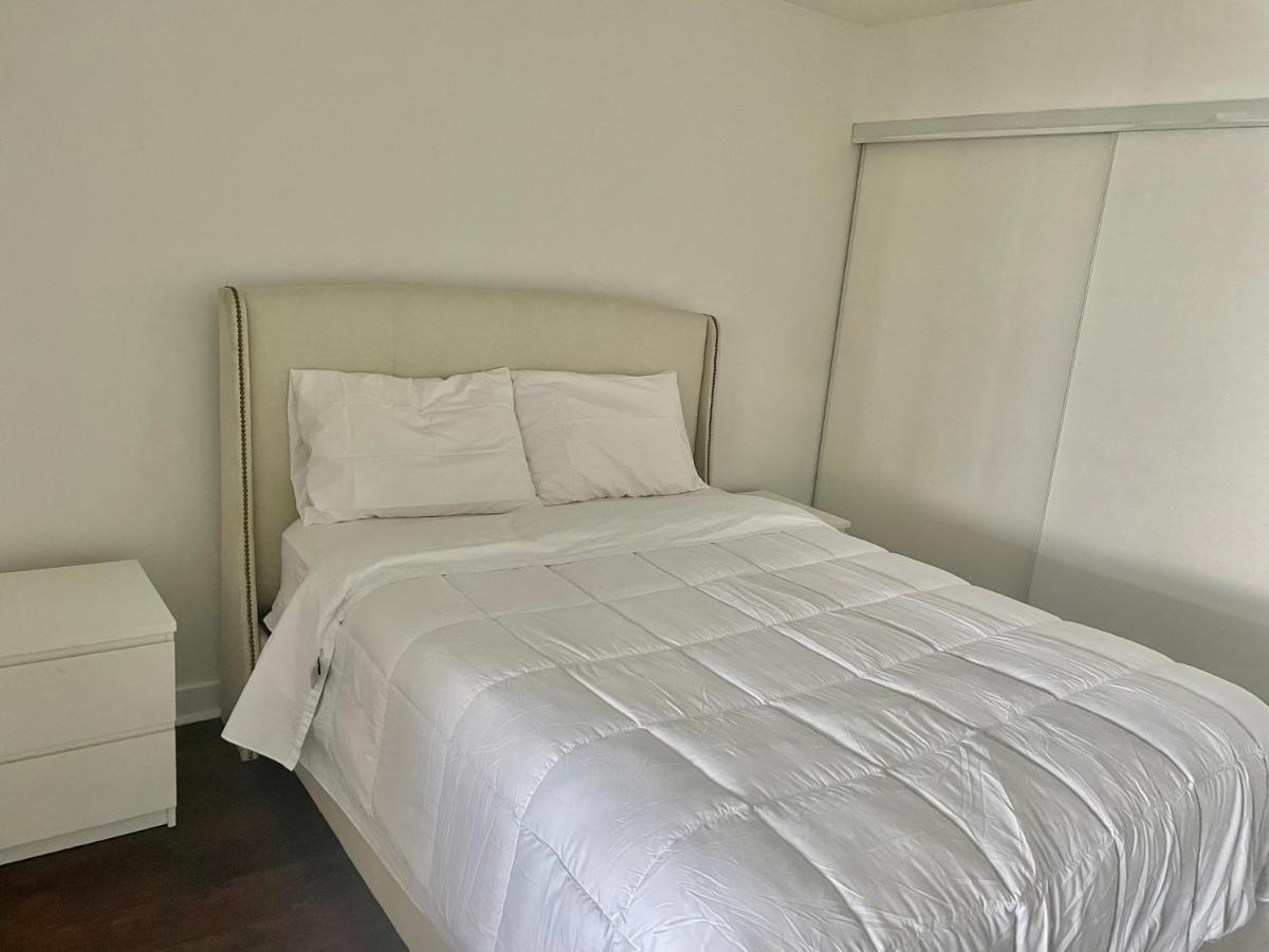 Hotel Three Br Step To Cn Tower Rogers Center With Free Parking 5*