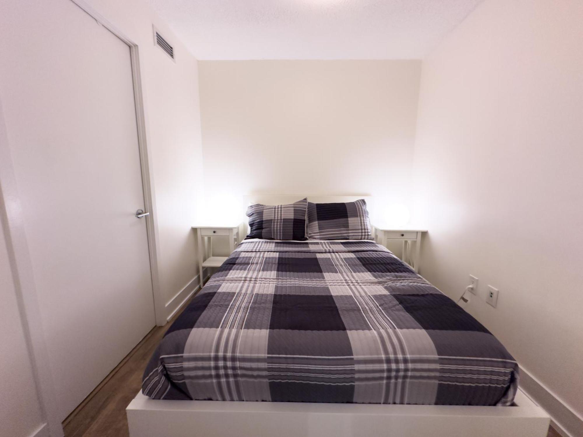 Apartment 300 Front Suites - Two Beds With Free Parking *