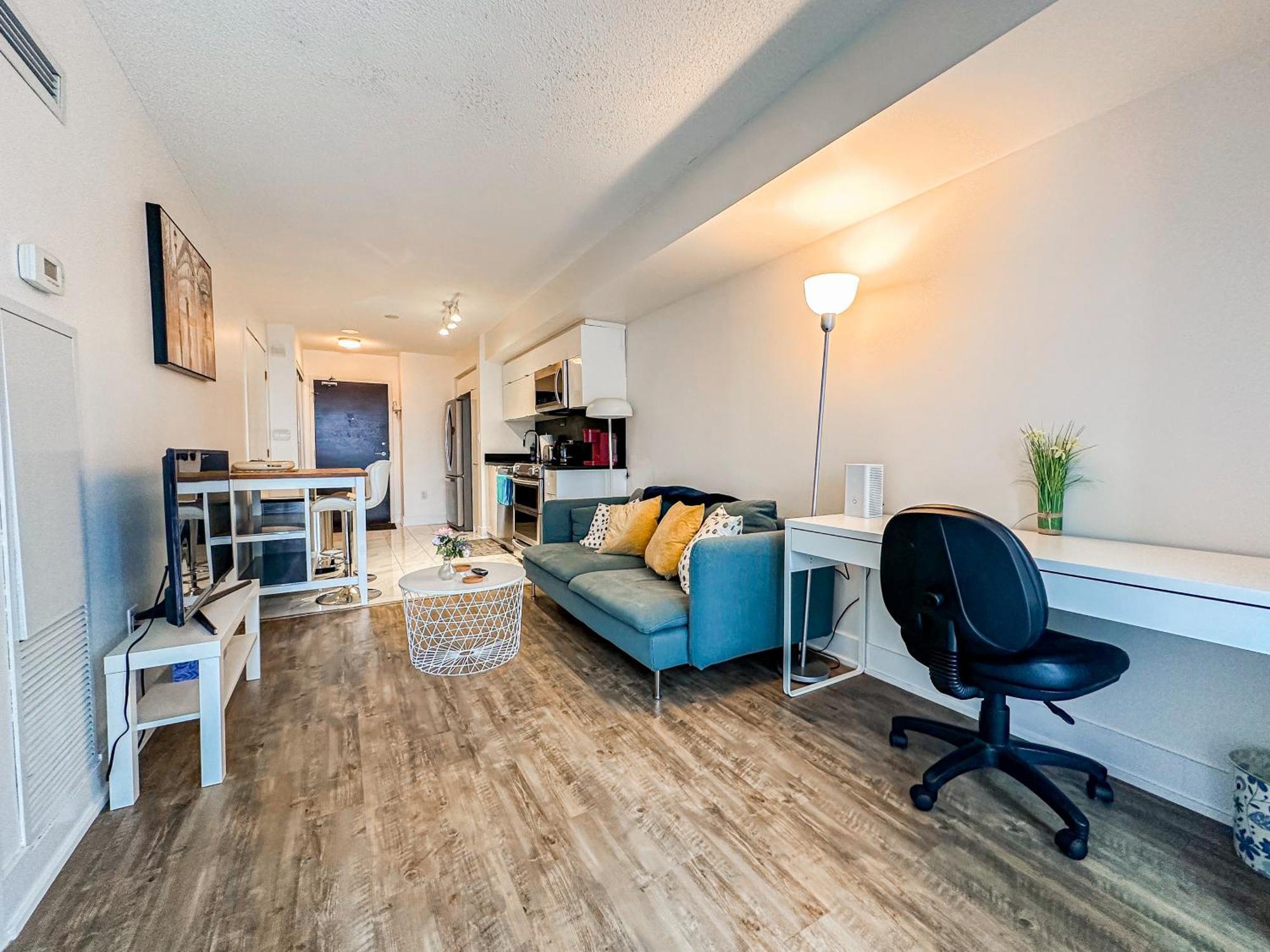 300 Front Suites - Two Beds With Free Parking * Toronto