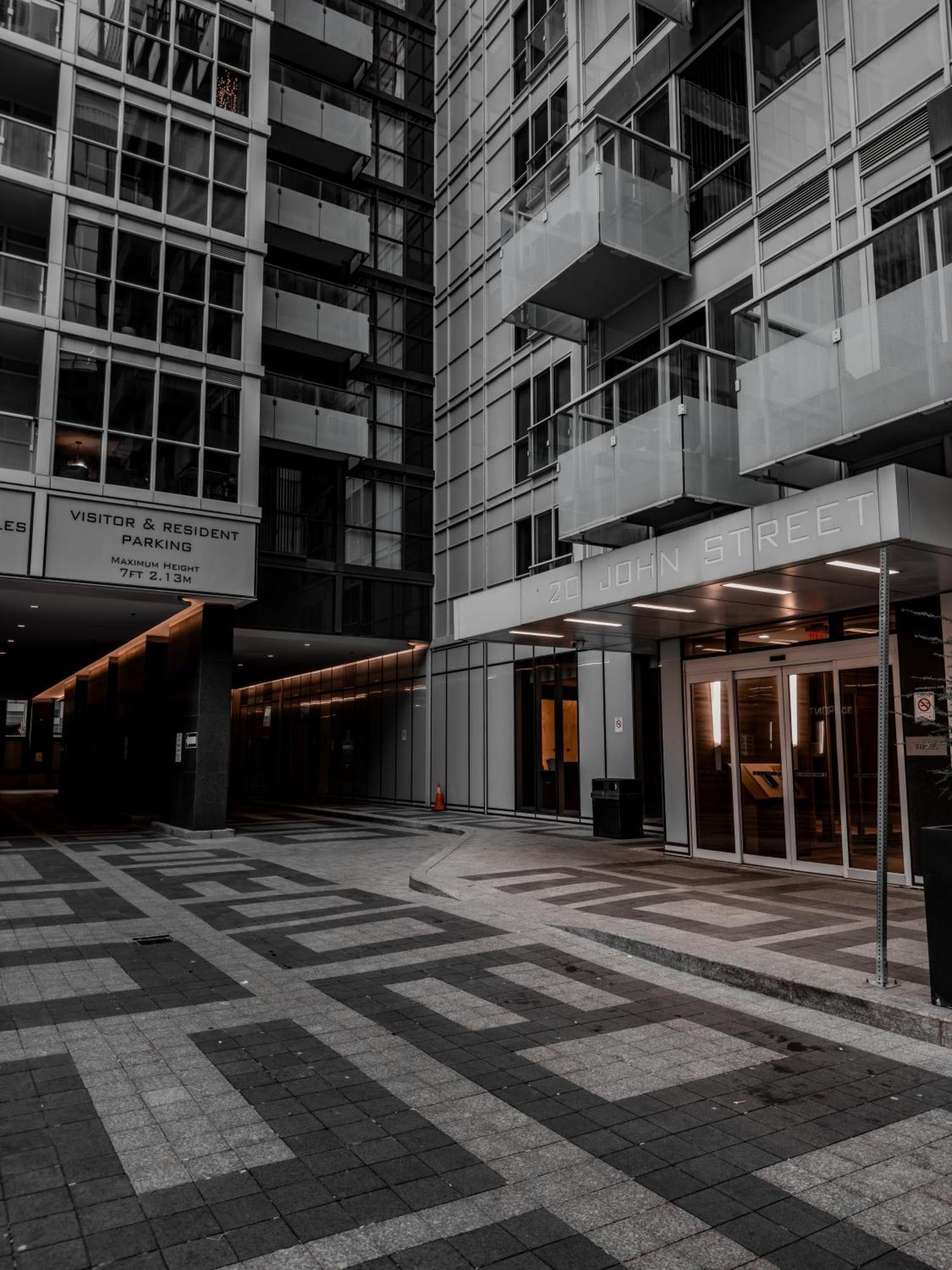 300 Front Suites - Two Beds With Free Parking