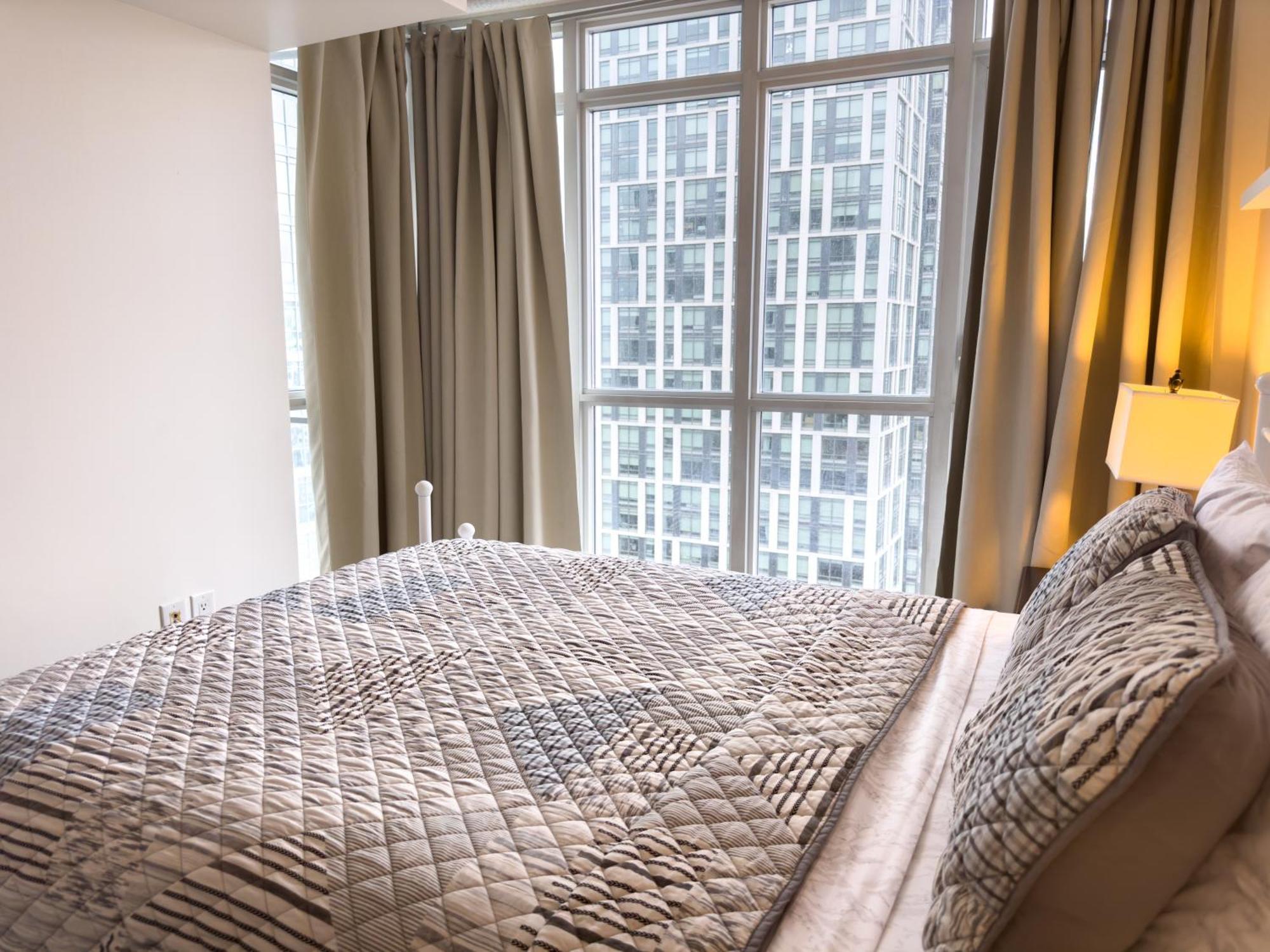 300 Front Suites - Two Beds With Free Parking Apartment *