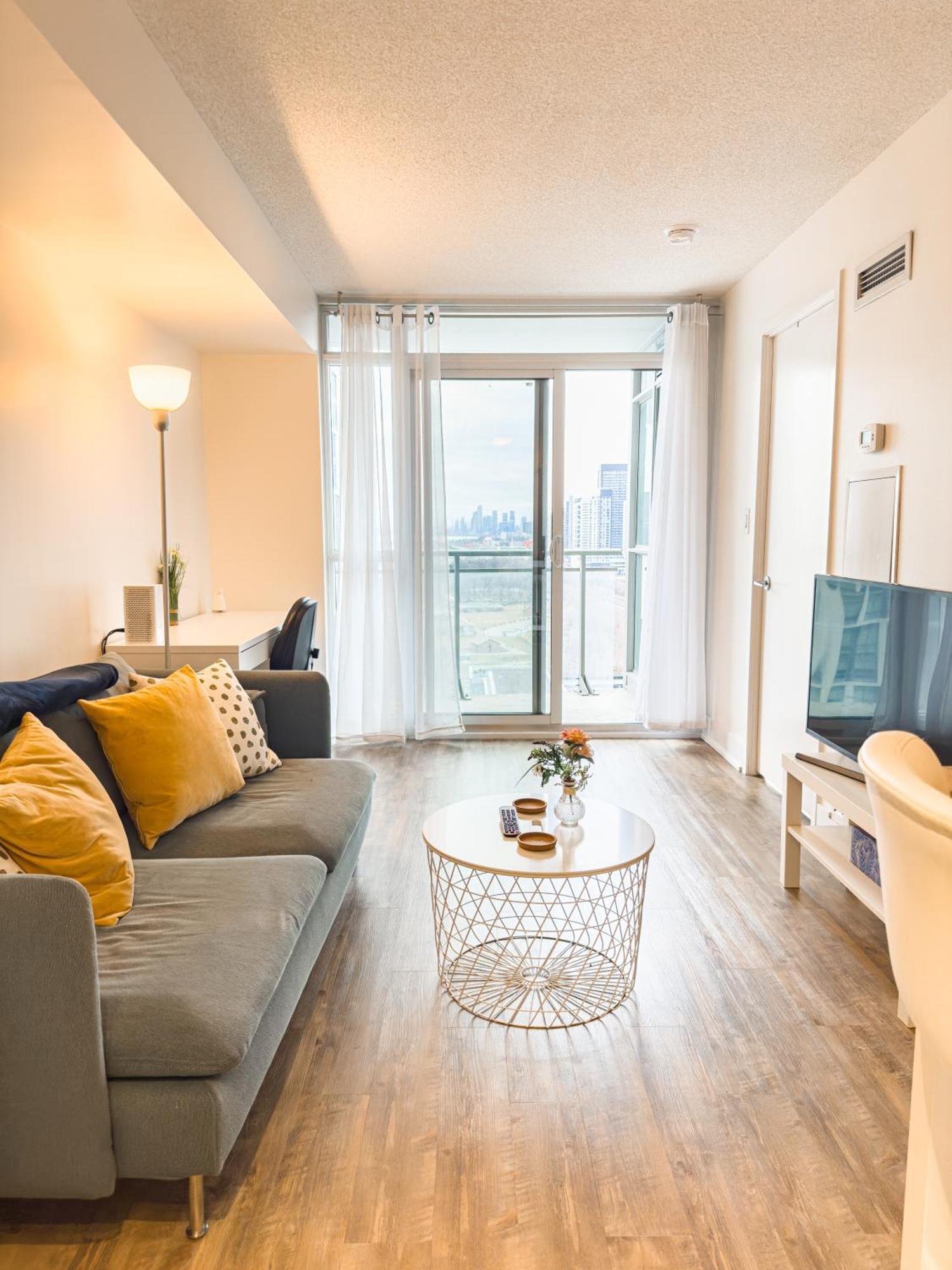 300 Front Suites - Two Beds With Free Parking *
