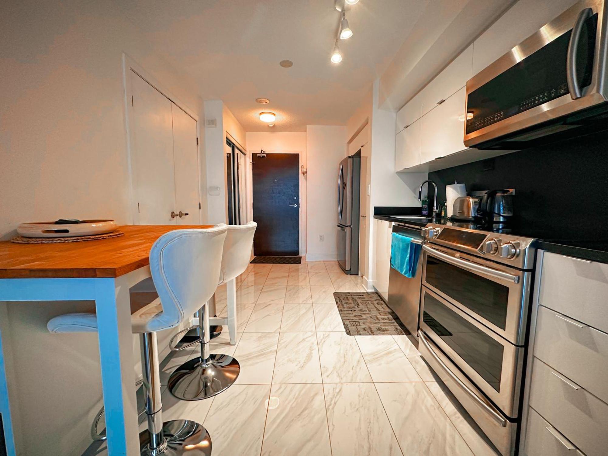 Apartment 300 Front Suites - Two Beds With Free Parking