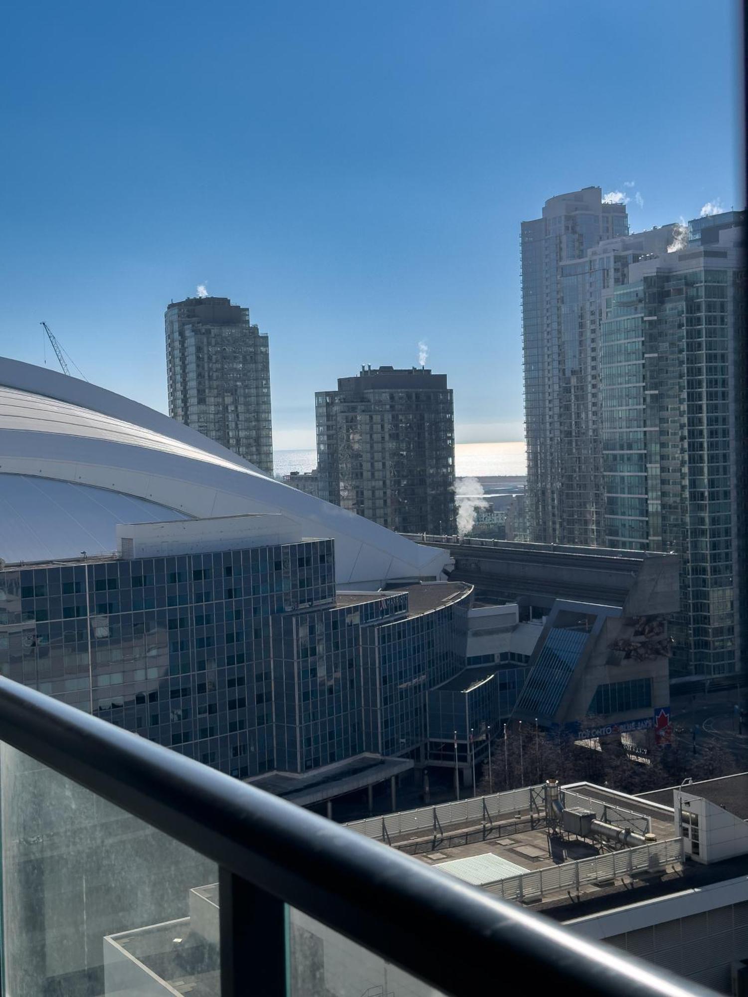 300 Front Suites - Two Beds With Free Parking Apartment *