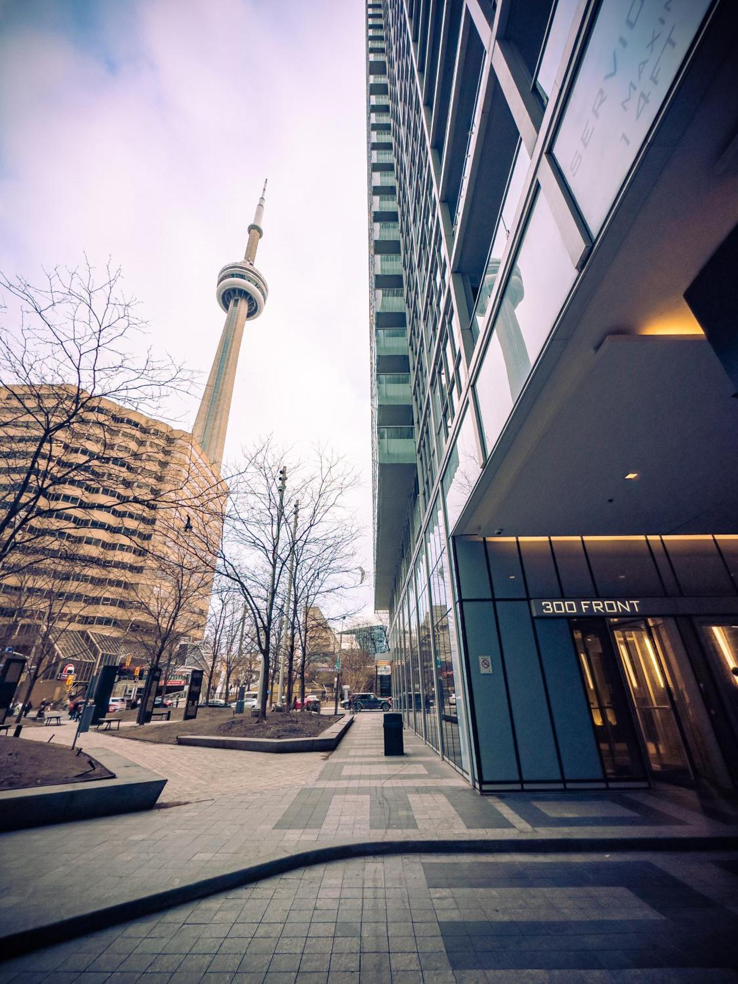 300 Front Suites - Two Beds With Free Parking *