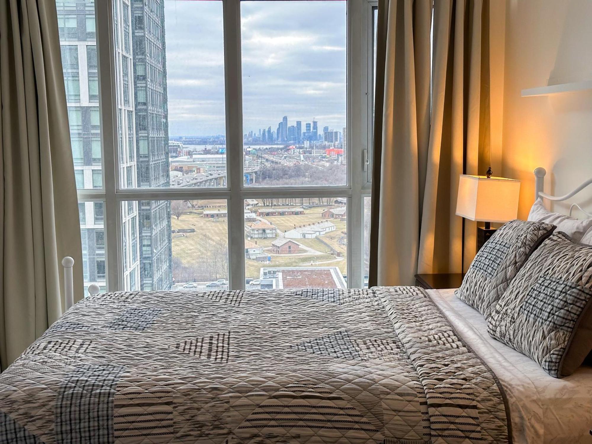 Apartment 300 Front Suites - Two Beds With Free Parking