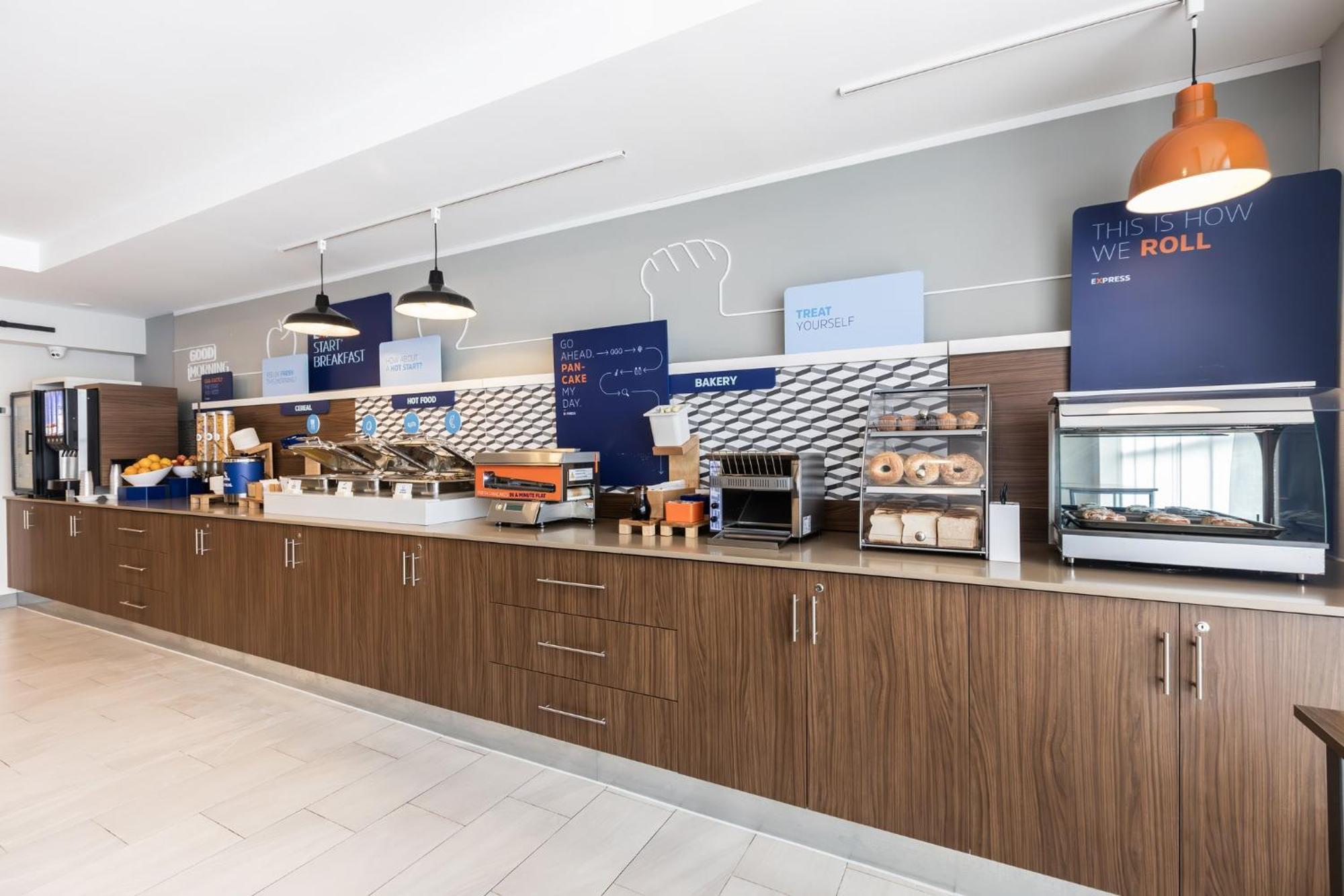 Express Toronto-north York By Ihg 3*