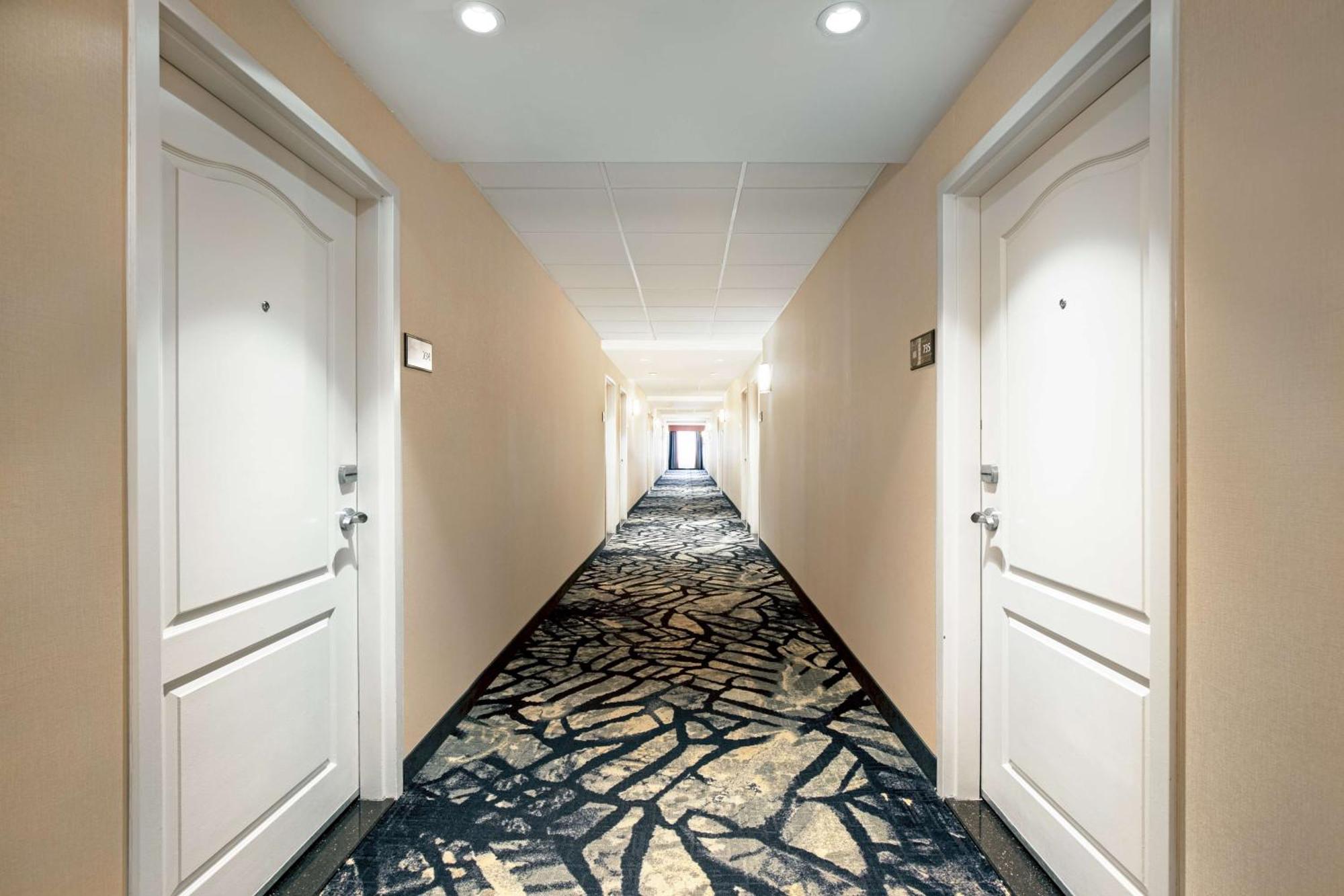 Hampton By Hilton Airport Corporate Centre Hotel 3*