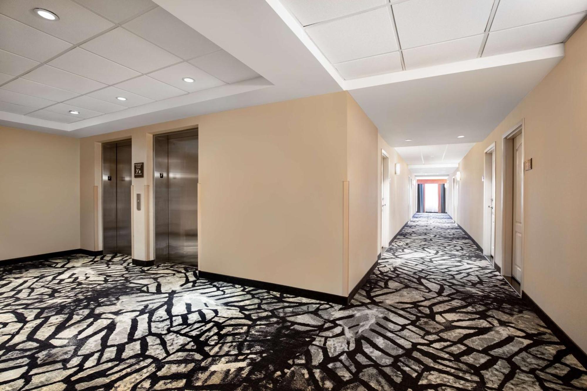 Hampton By Hilton Airport Corporate Centre Hotel Toronto