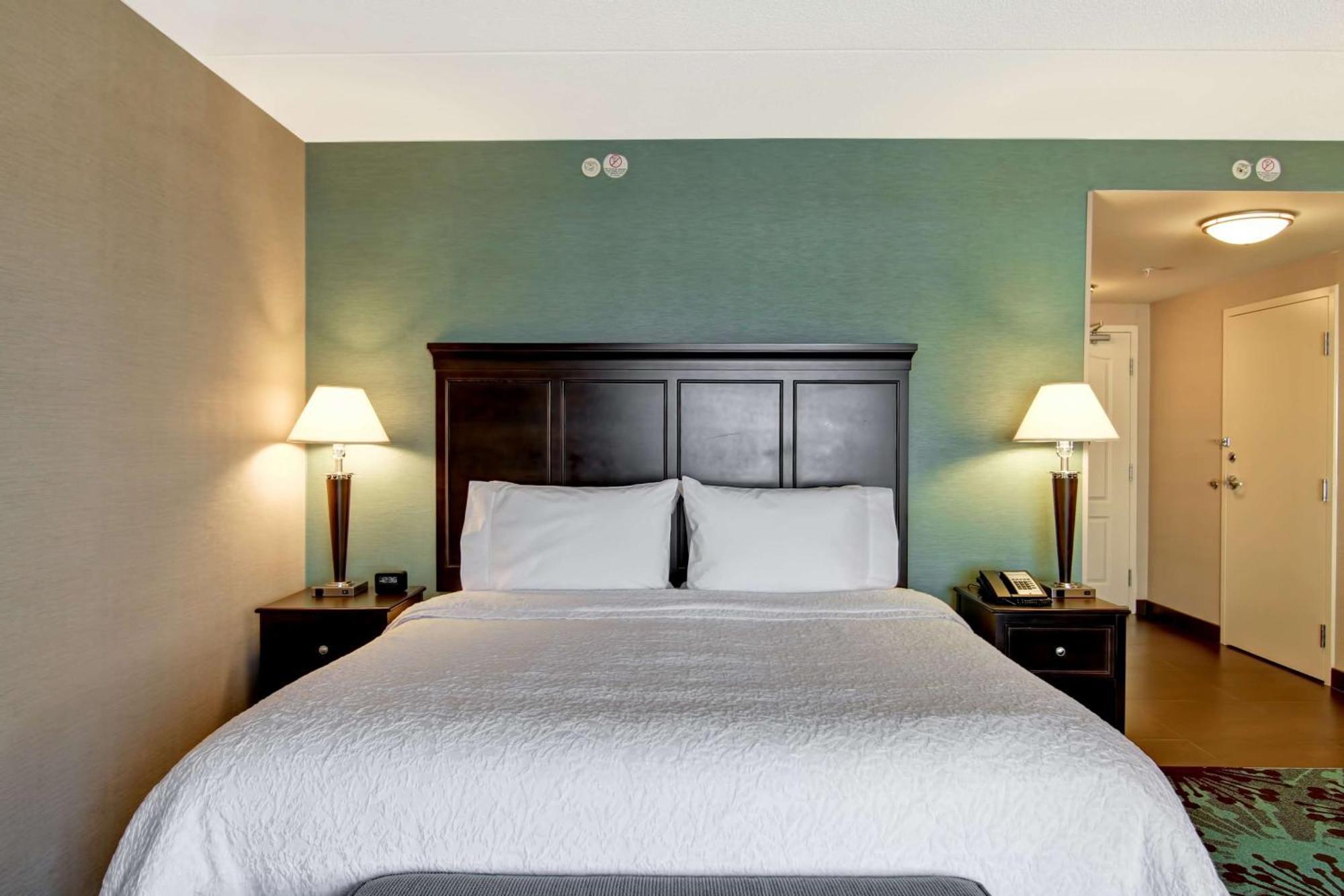 Hotel Hampton By Hilton Airport Corporate Centre 3*