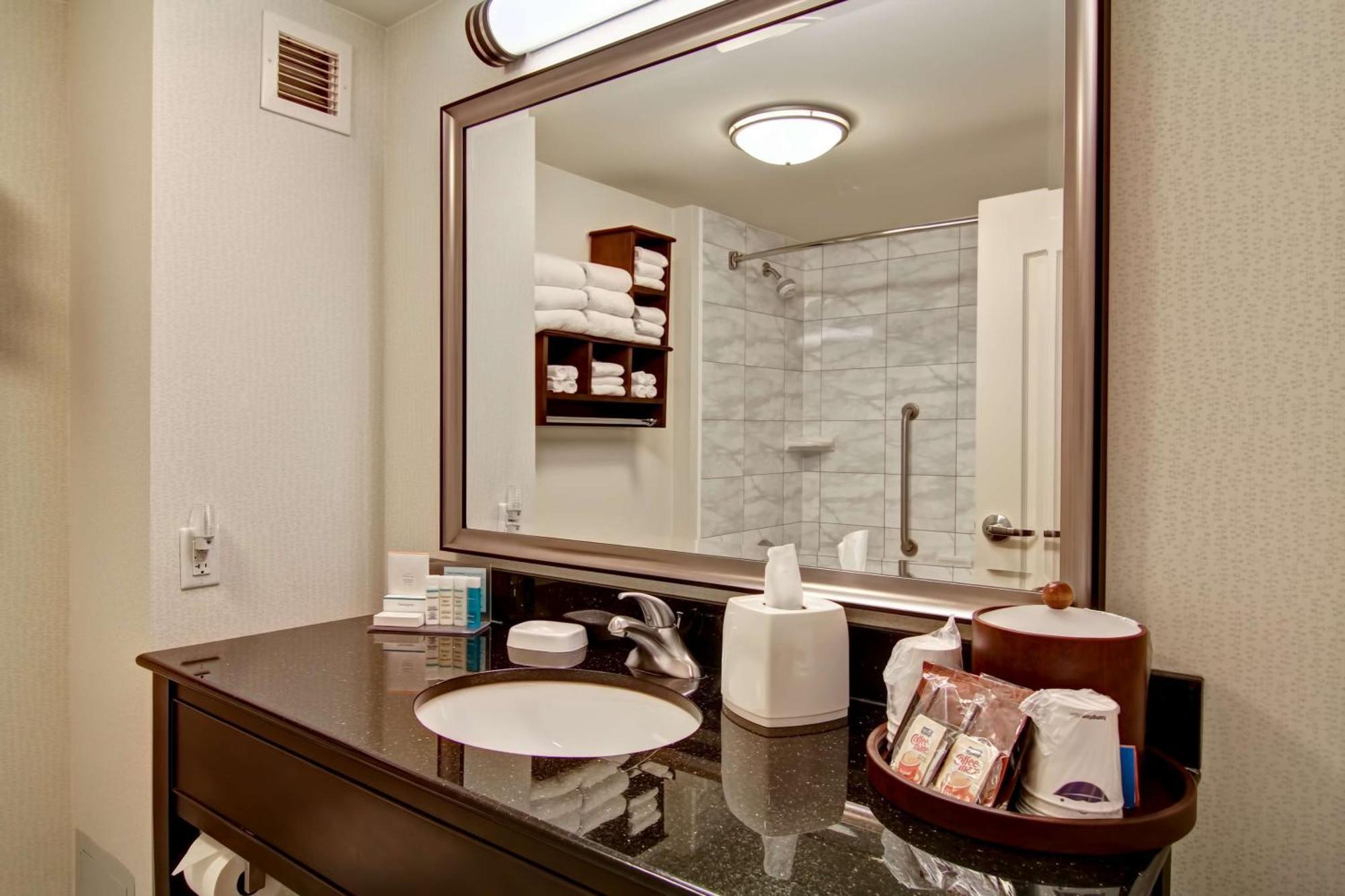 Hampton By Hilton Airport Corporate Centre Hotel 3*