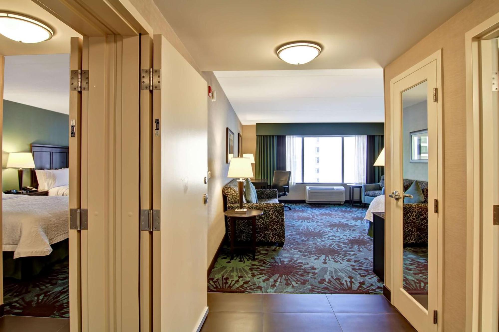 Hotel Hampton By Hilton Airport Corporate Centre 3*