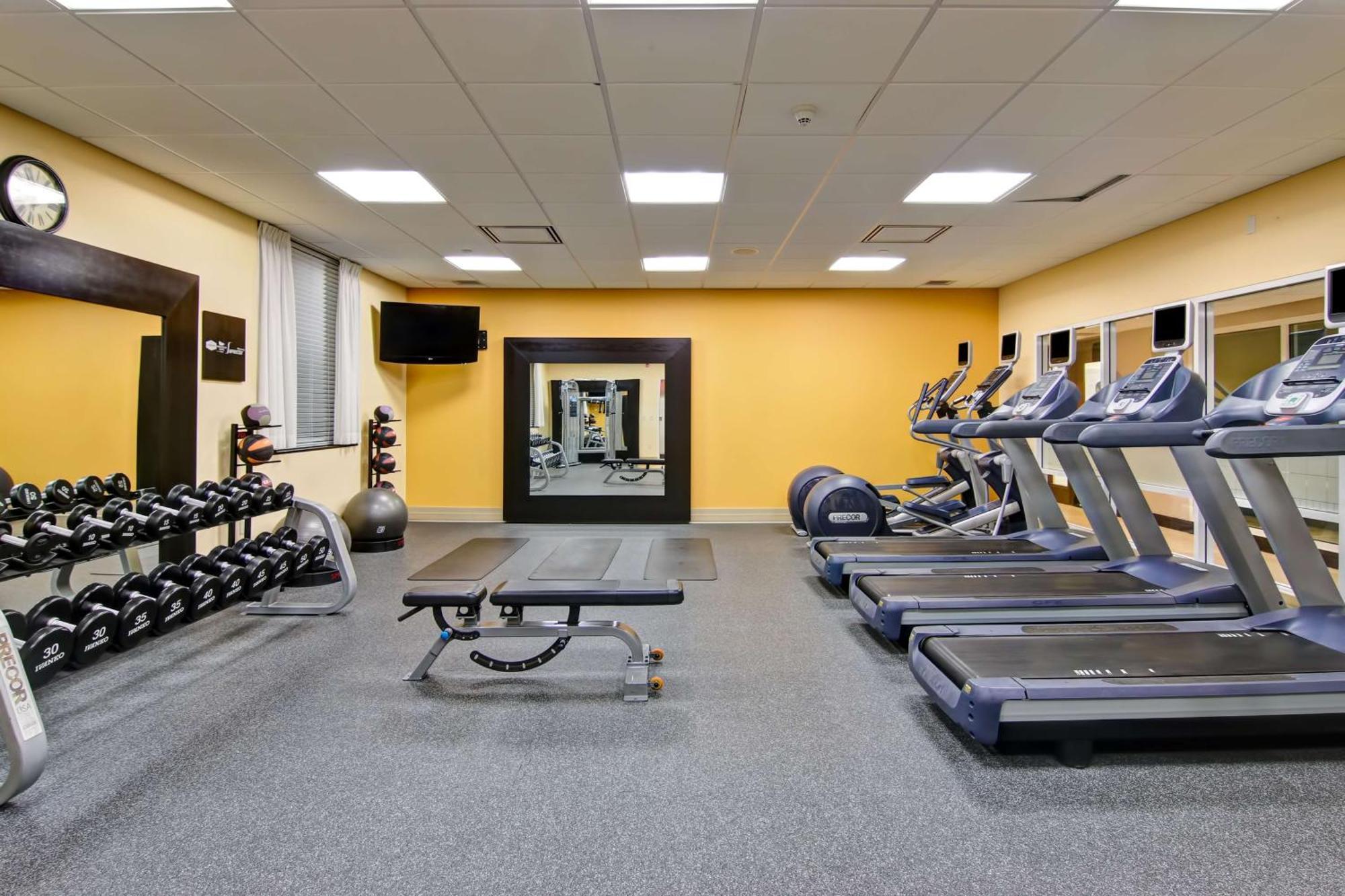 Hotel Hampton By Hilton Airport Corporate Centre 3*