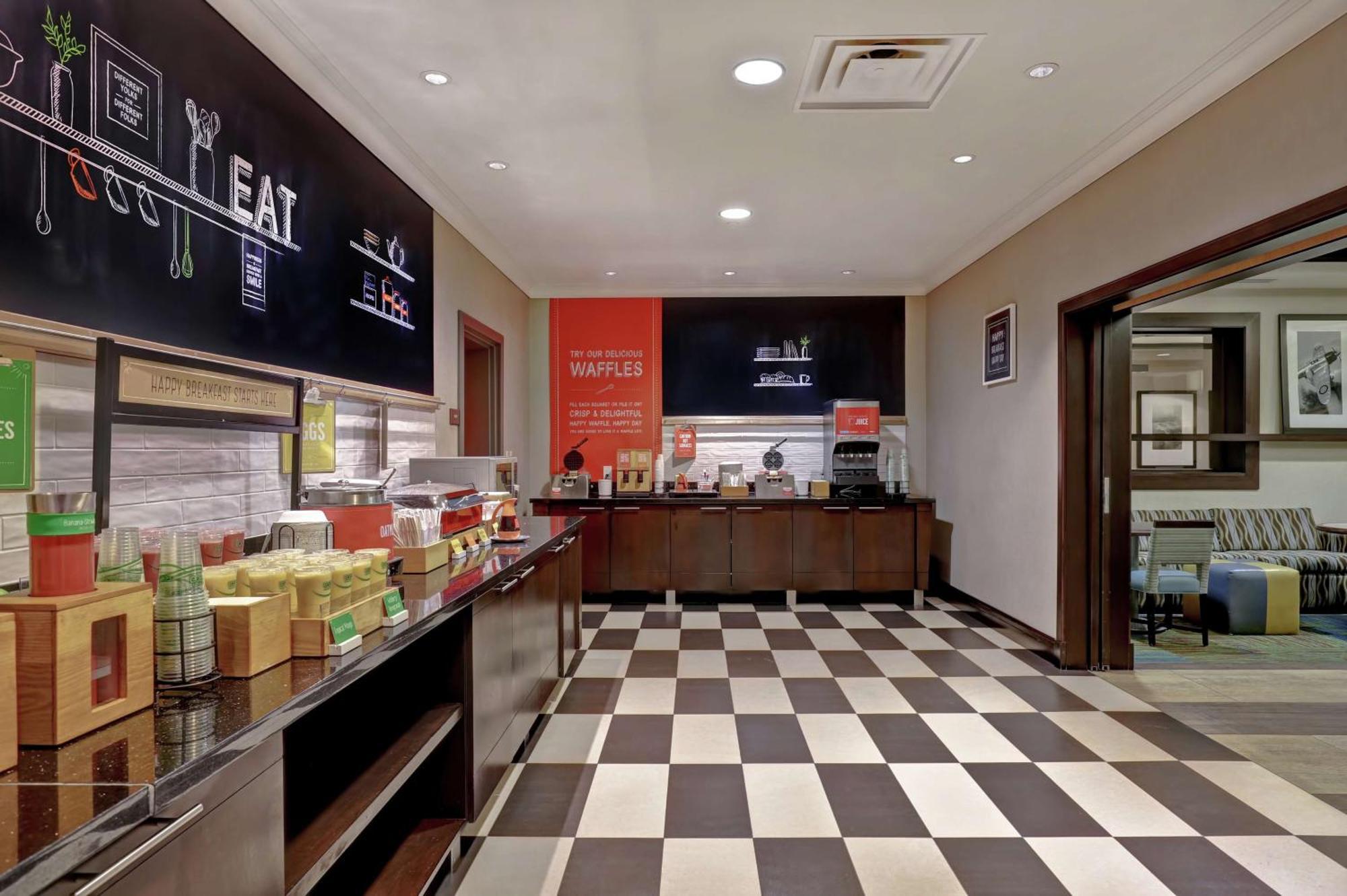 Hotel Hampton By Hilton Airport Corporate Centre 3*