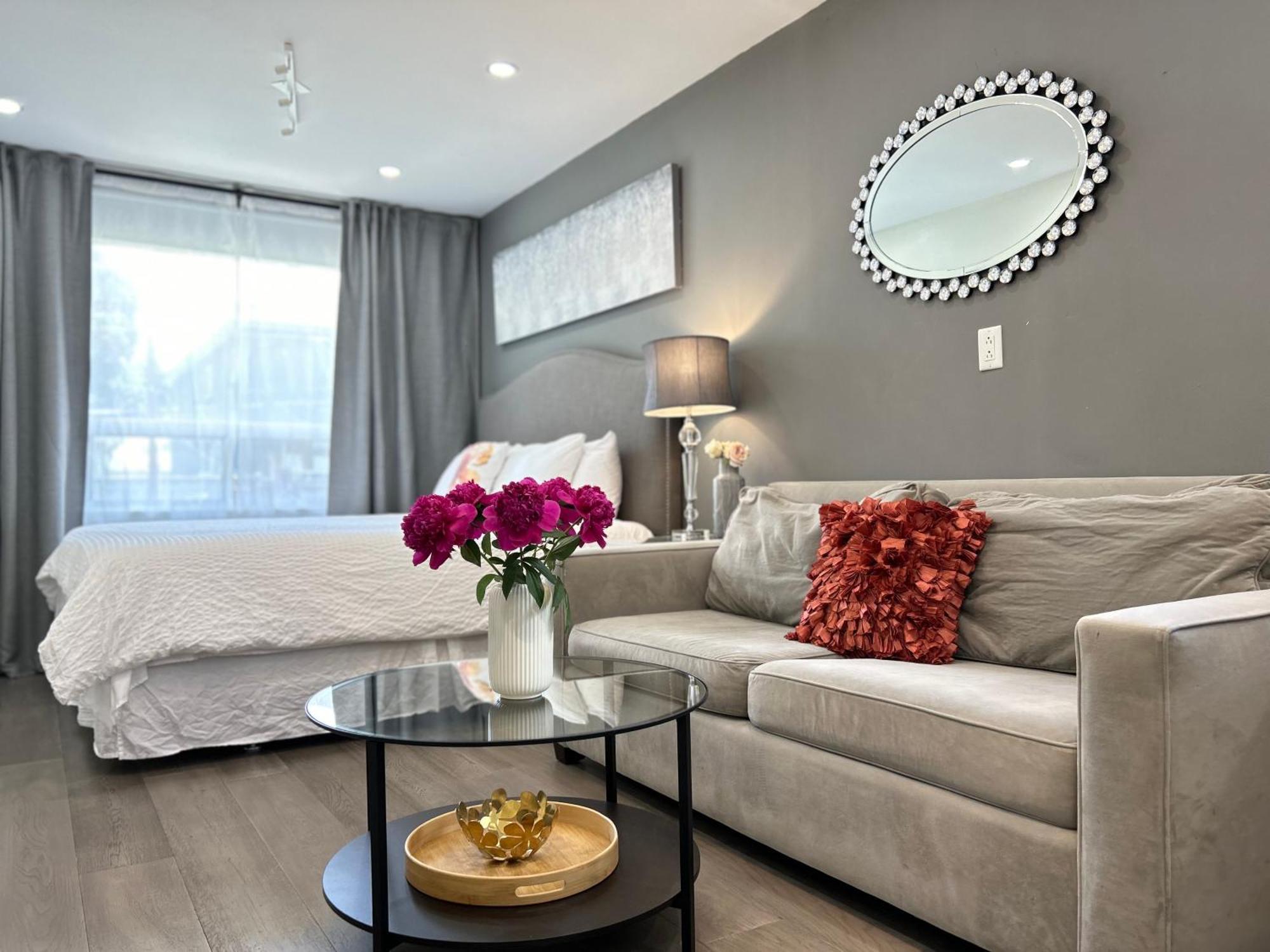 Homestay Modern Lux Family - Kingbed - Near Sheppard W Station