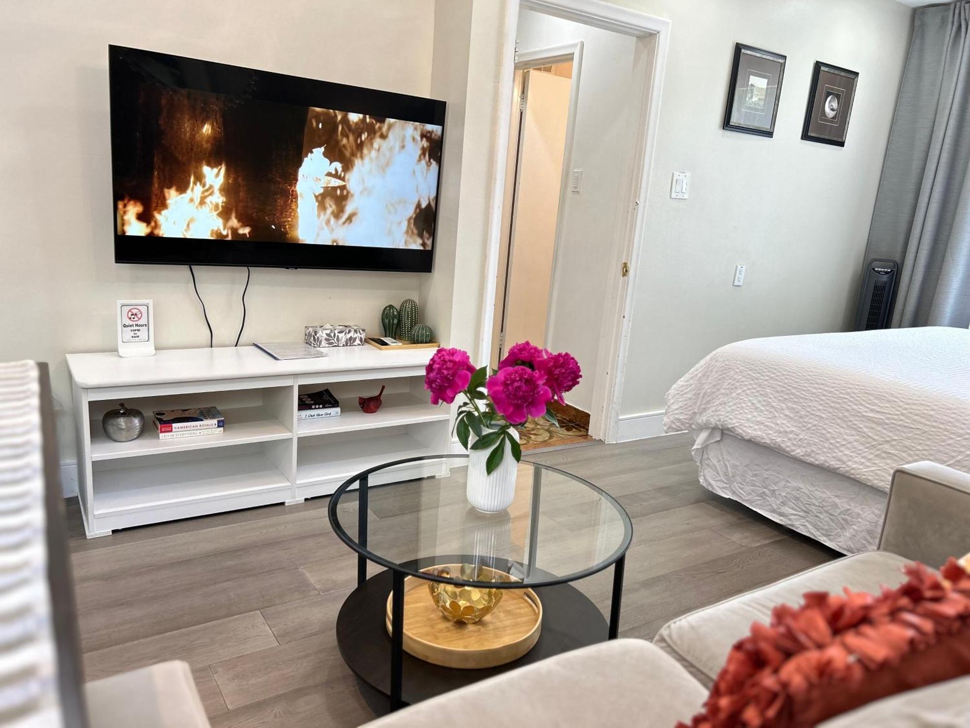 Homestay Modern Lux Family - Kingbed - Near Sheppard W Station