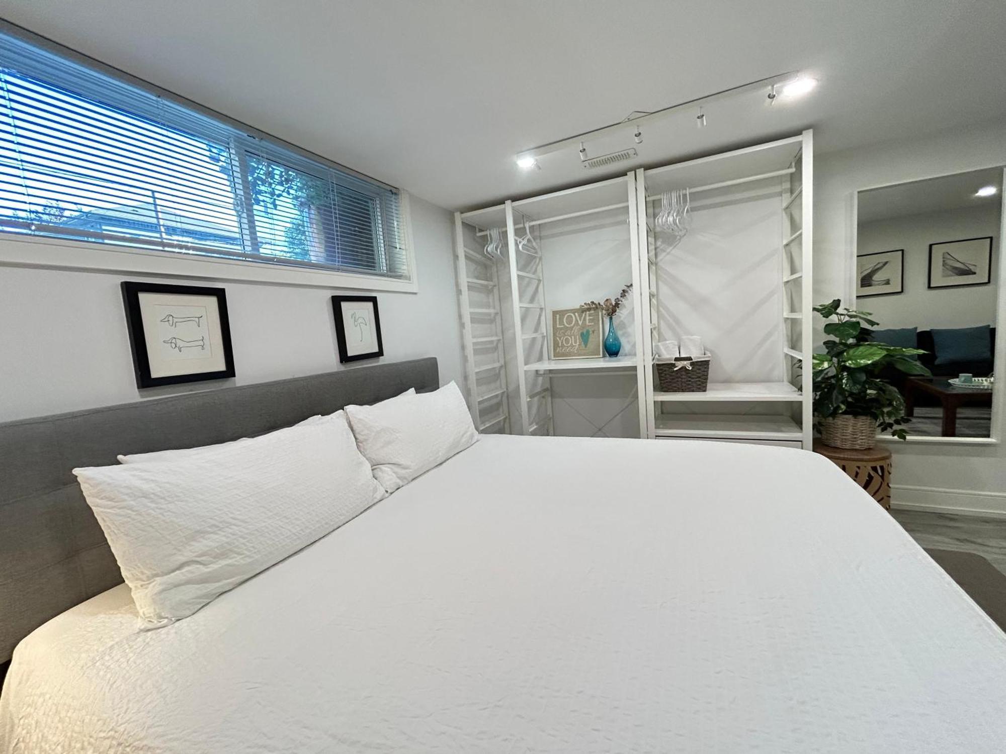 Modern Lux Family - Kingbed - Near Sheppard W Station Toronto