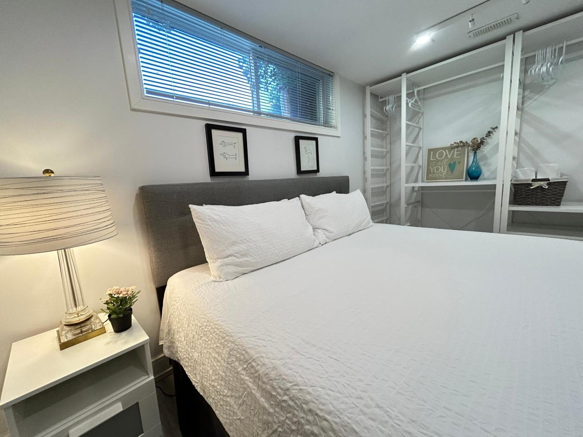 Modern Lux Family - Kingbed - Near Sheppard W Station *