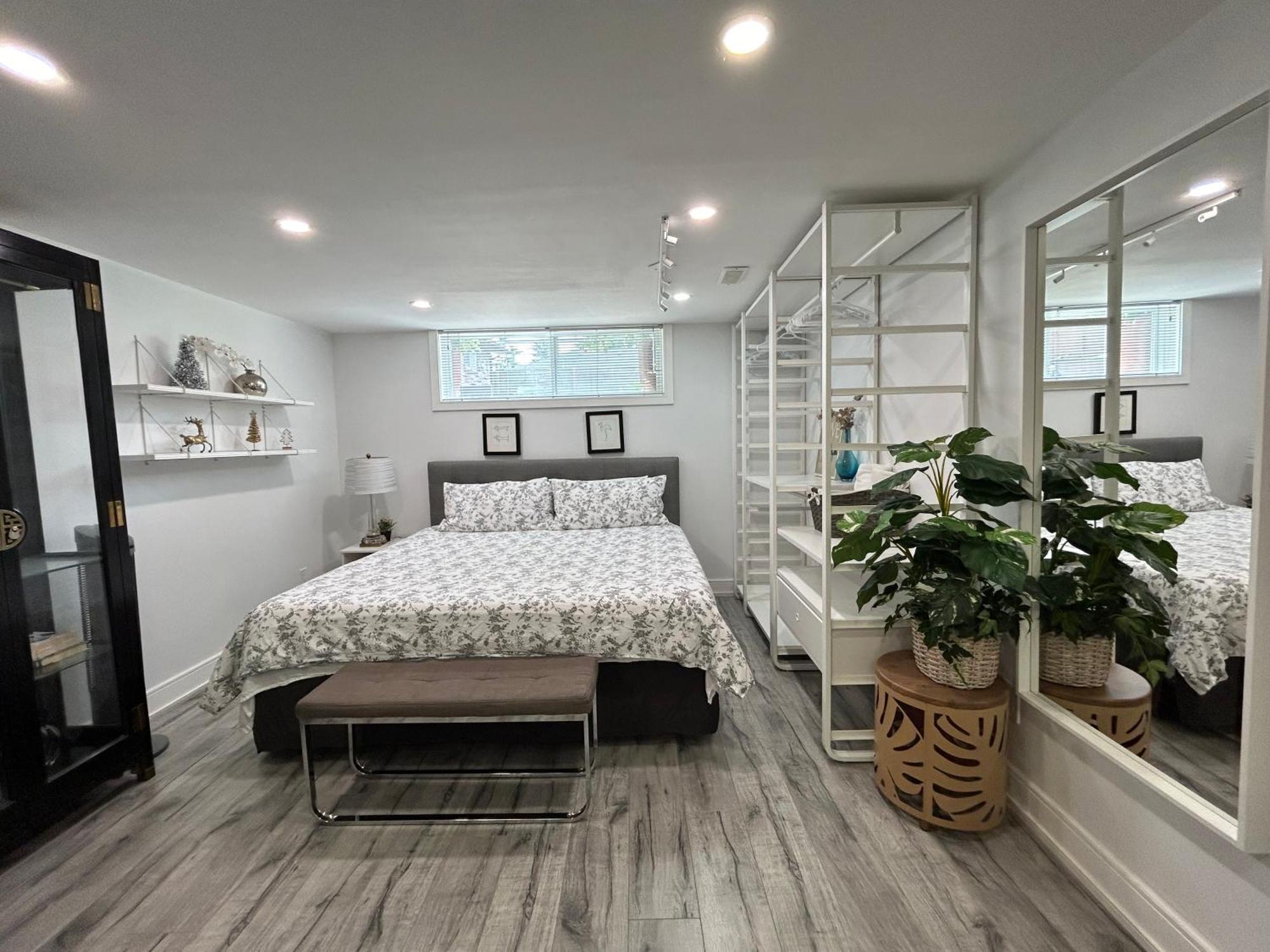 Modern Lux Family - Kingbed - Near Sheppard W Station * Toronto