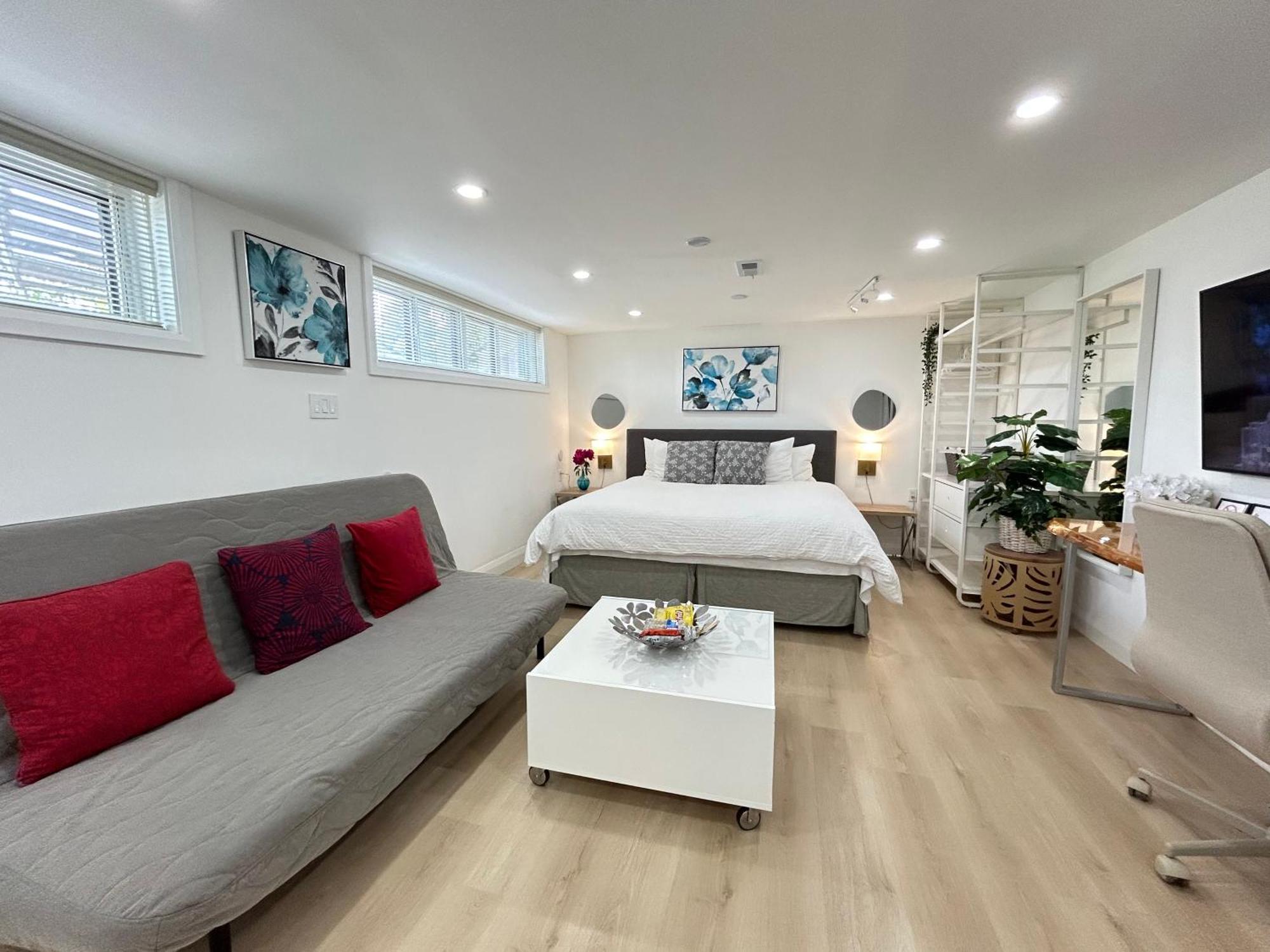 Homestay Modern Lux Family - Kingbed - Near Sheppard W Station