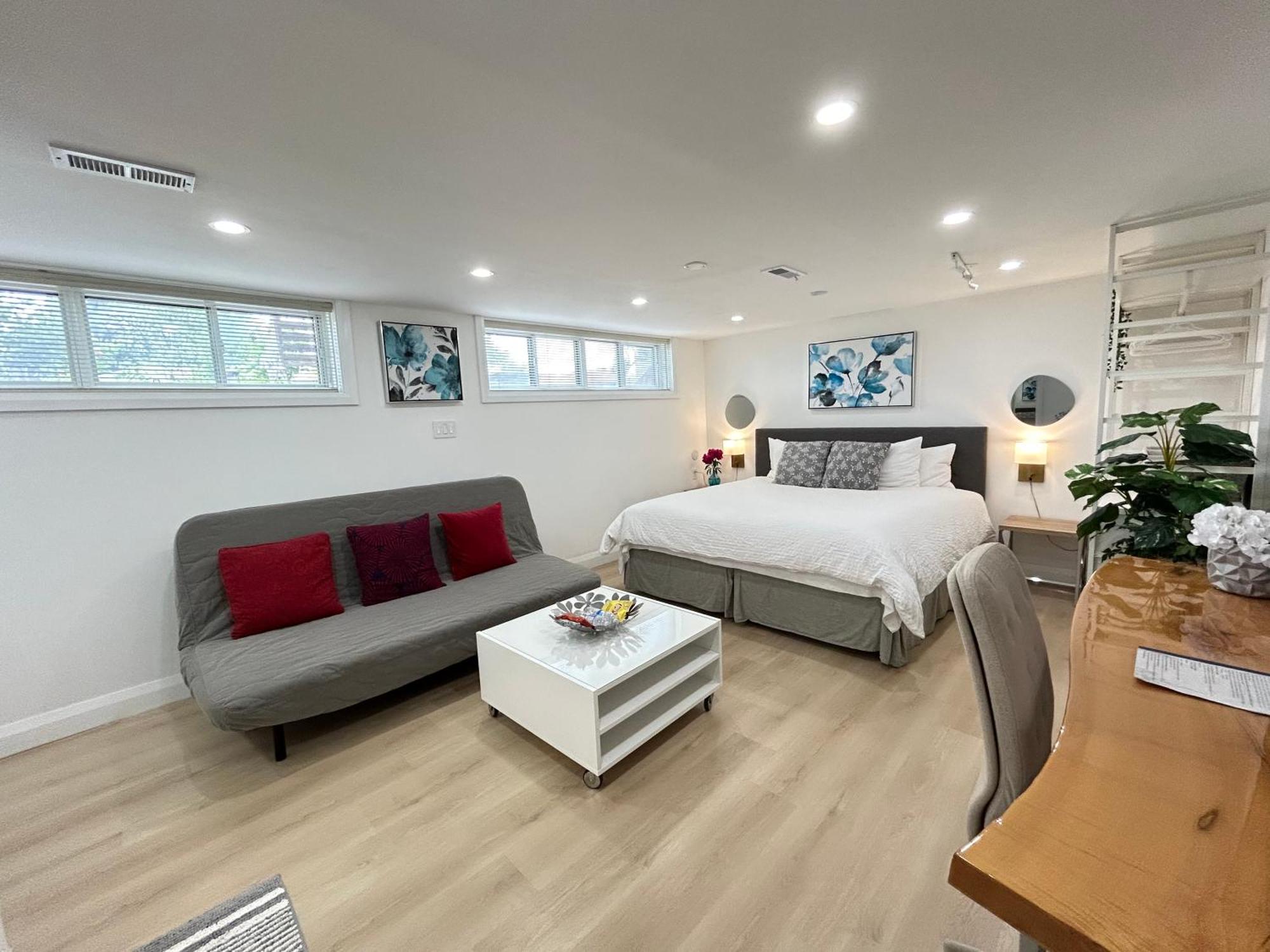 Modern Lux Family - Kingbed - Near Sheppard W Station Homestay